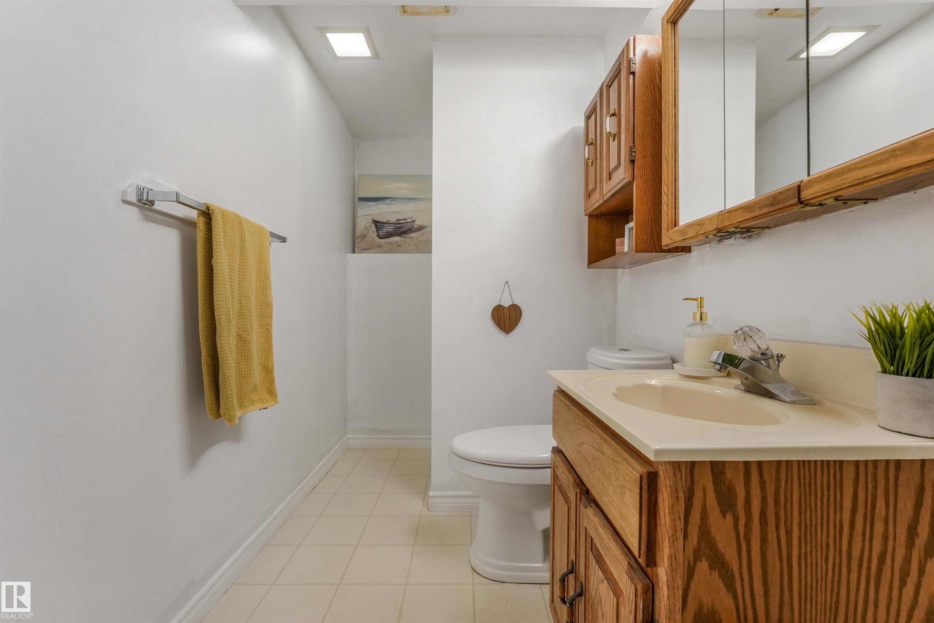 30 Greystone Close, Spruce Grove, AB - Indoor Photo Showing Bathroom