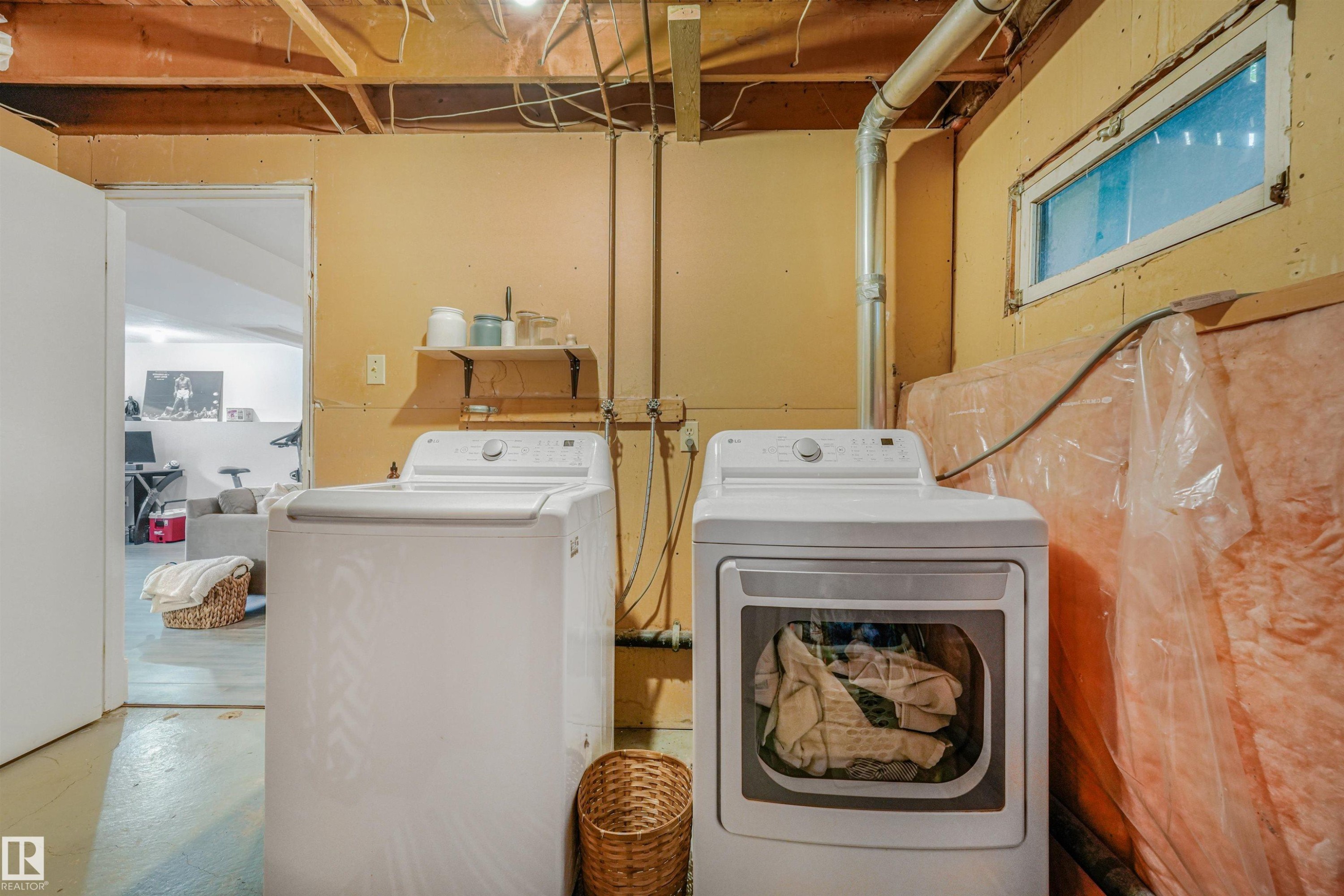 30 Greystone Close, Spruce Grove, AB - Indoor Photo Showing Laundry Room