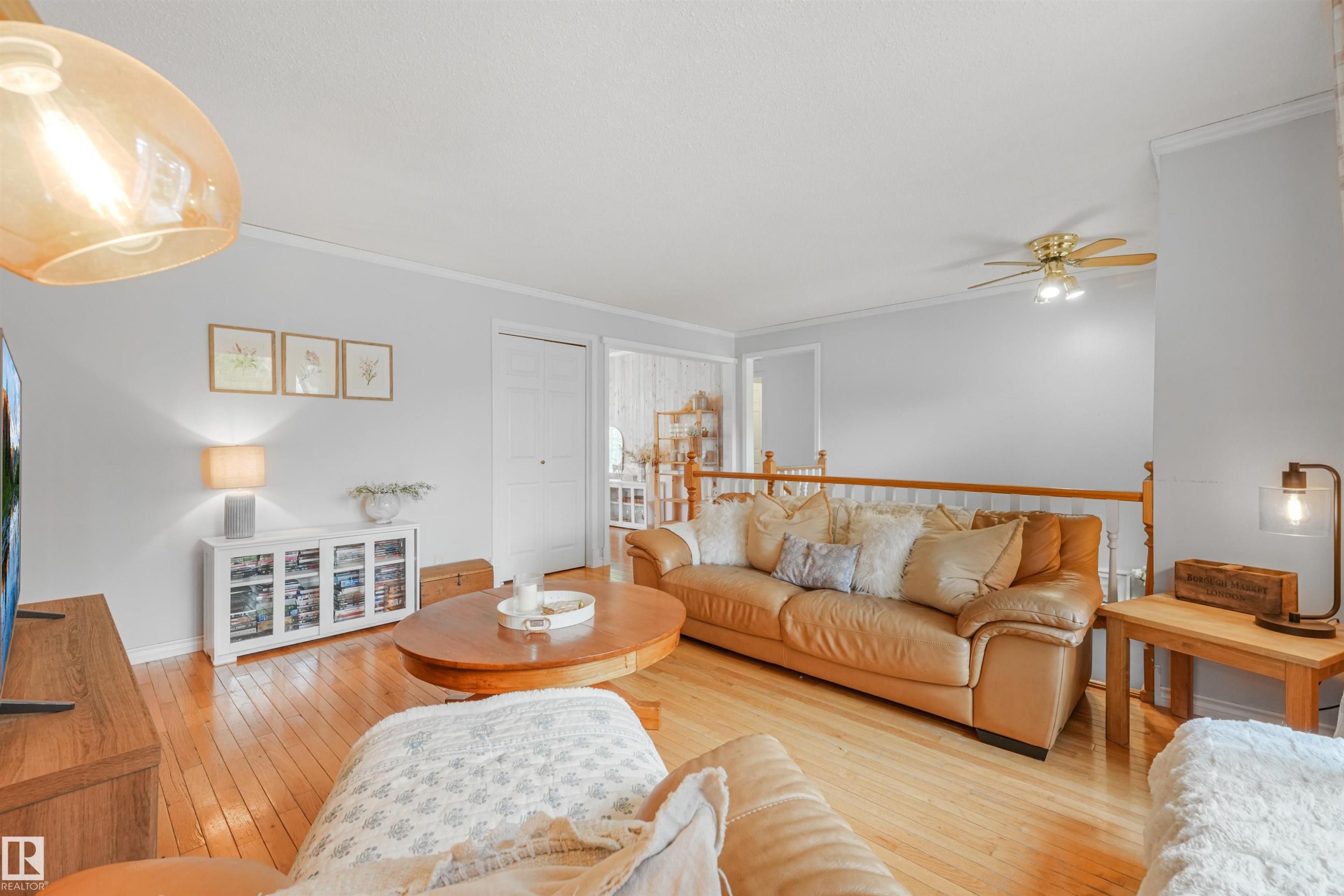 30 Greystone Close, Spruce Grove, AB - Indoor Photo Showing Living Room