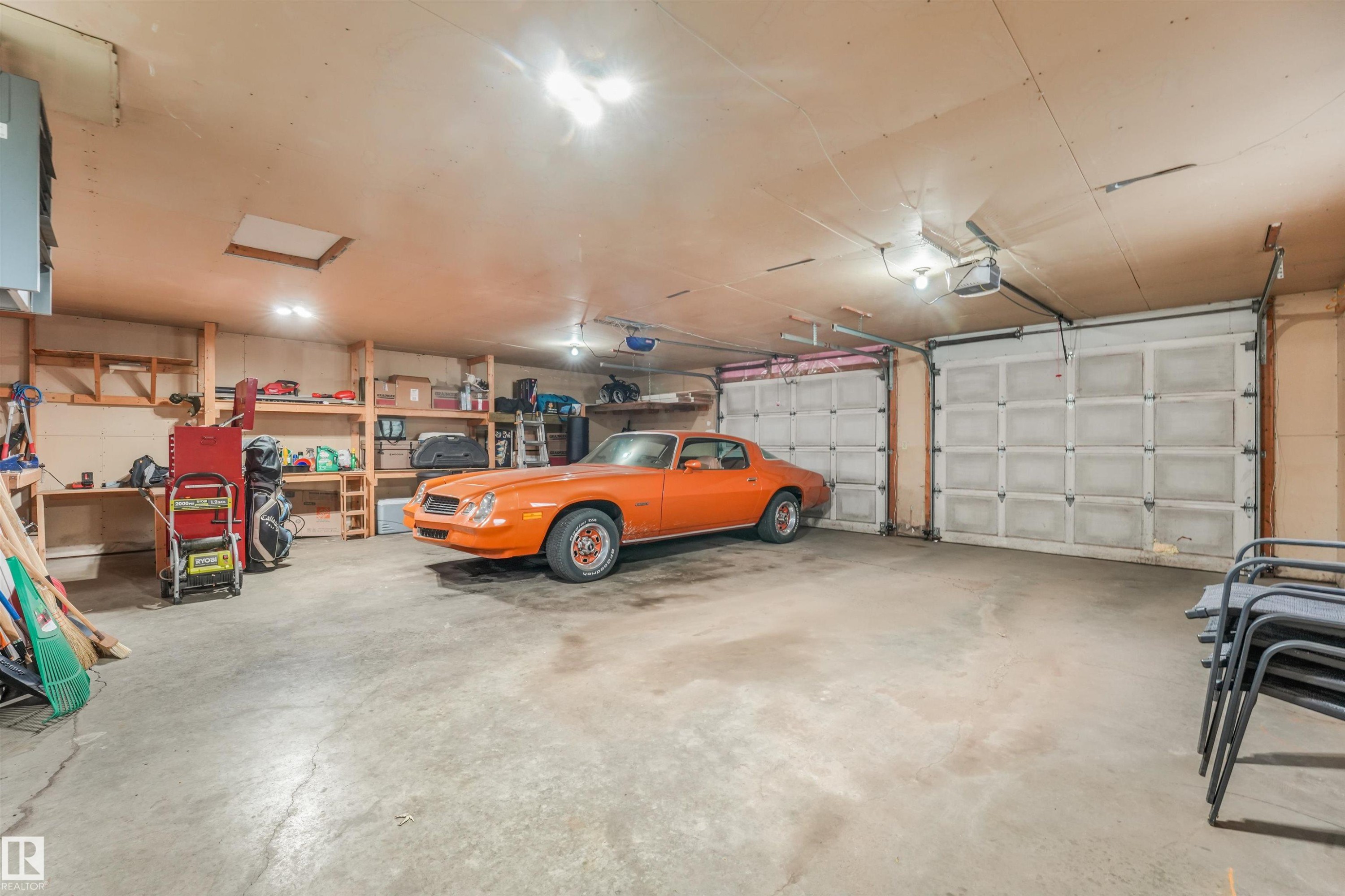 30 Greystone Close, Spruce Grove, AB - Indoor Photo Showing Garage