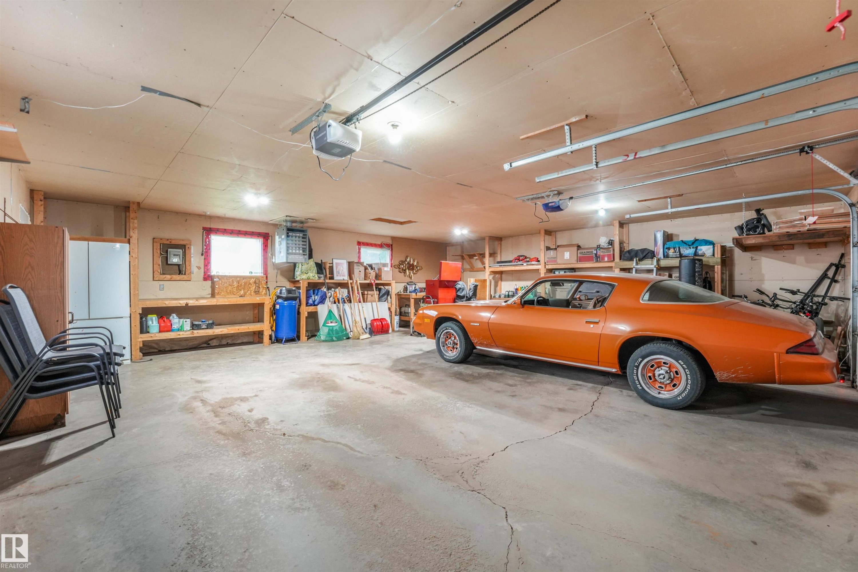 30 Greystone Close, Spruce Grove, AB - Indoor Photo Showing Garage