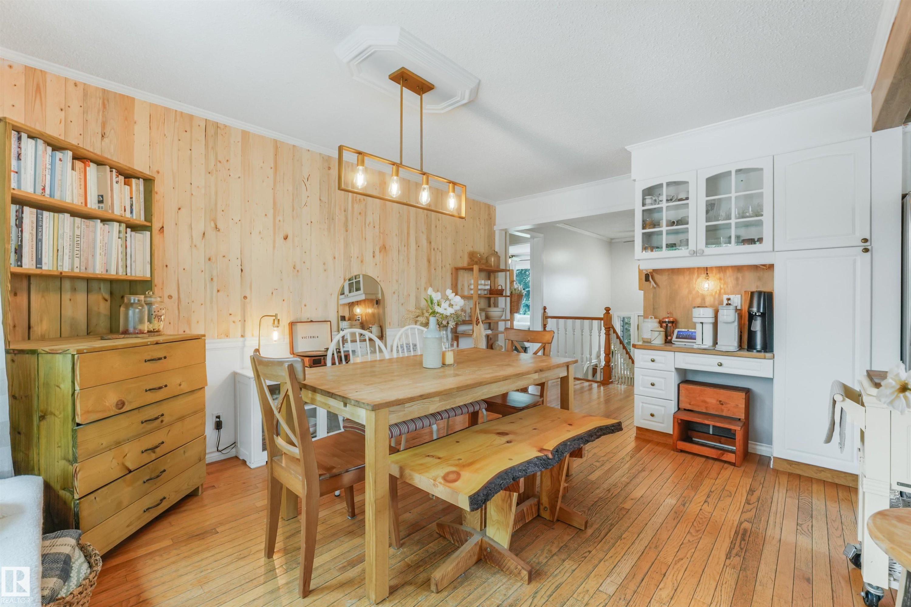 30 Greystone Close, Spruce Grove, AB - Indoor Photo Showing Dining Room