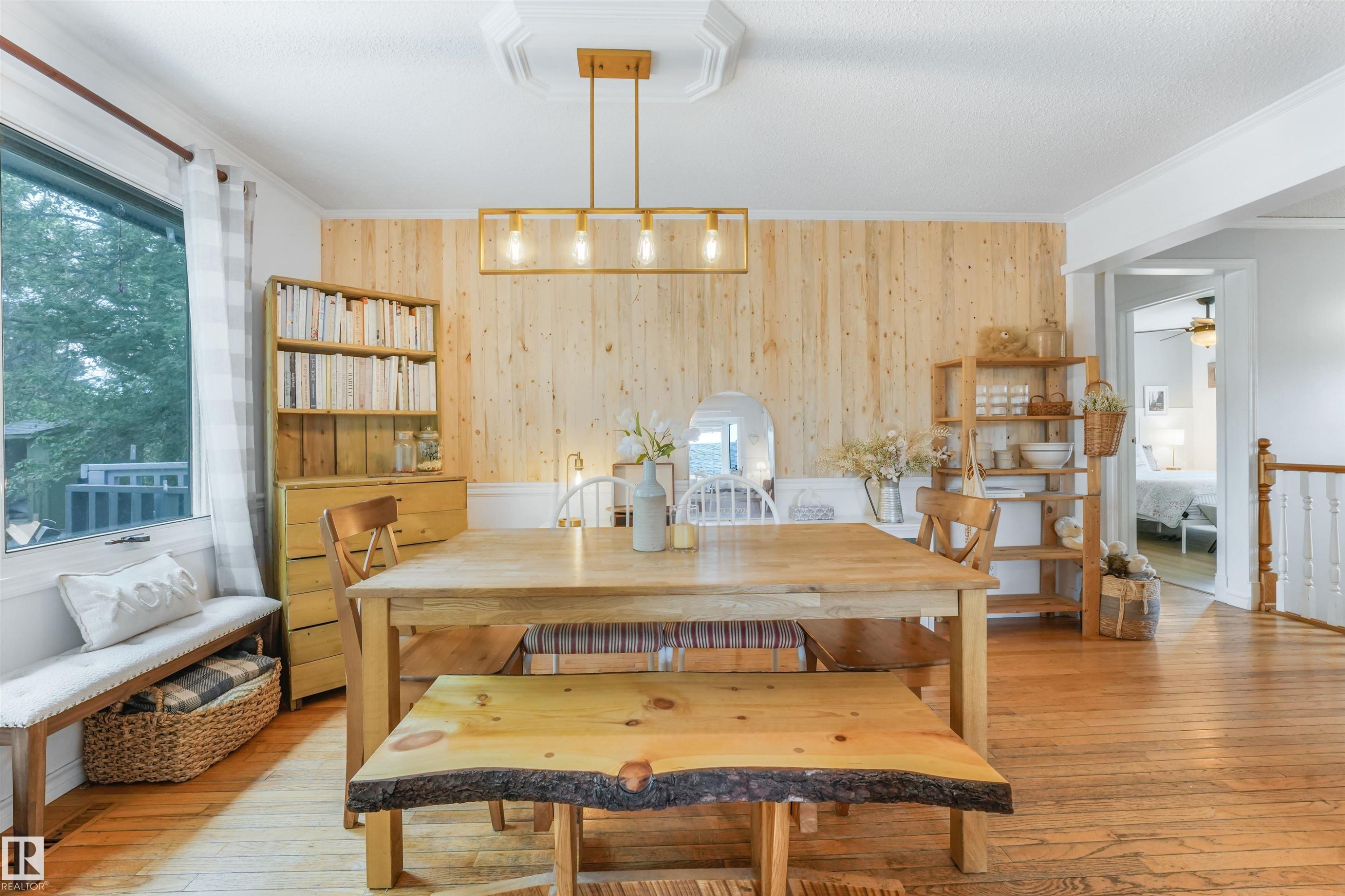 30 Greystone Close, Spruce Grove, AB - Indoor Photo Showing Dining Room