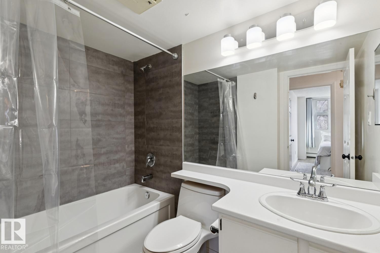 401 10545 Saskatchewan Drive, Edmonton, AB - Indoor Photo Showing Bathroom