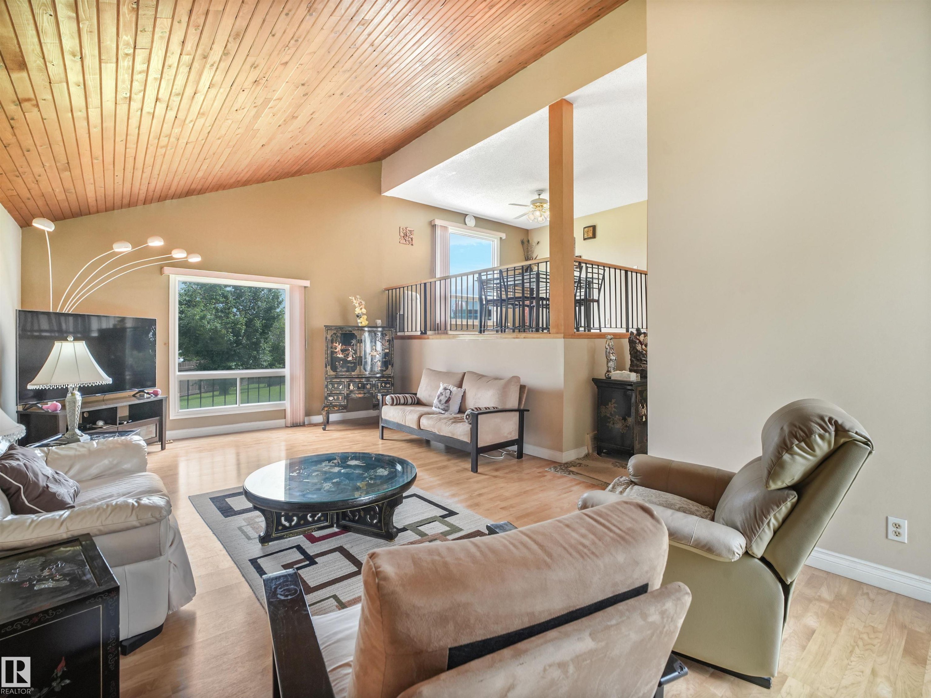 3219 85 Street Nw, Edmonton, AB - Indoor Photo Showing Living Room