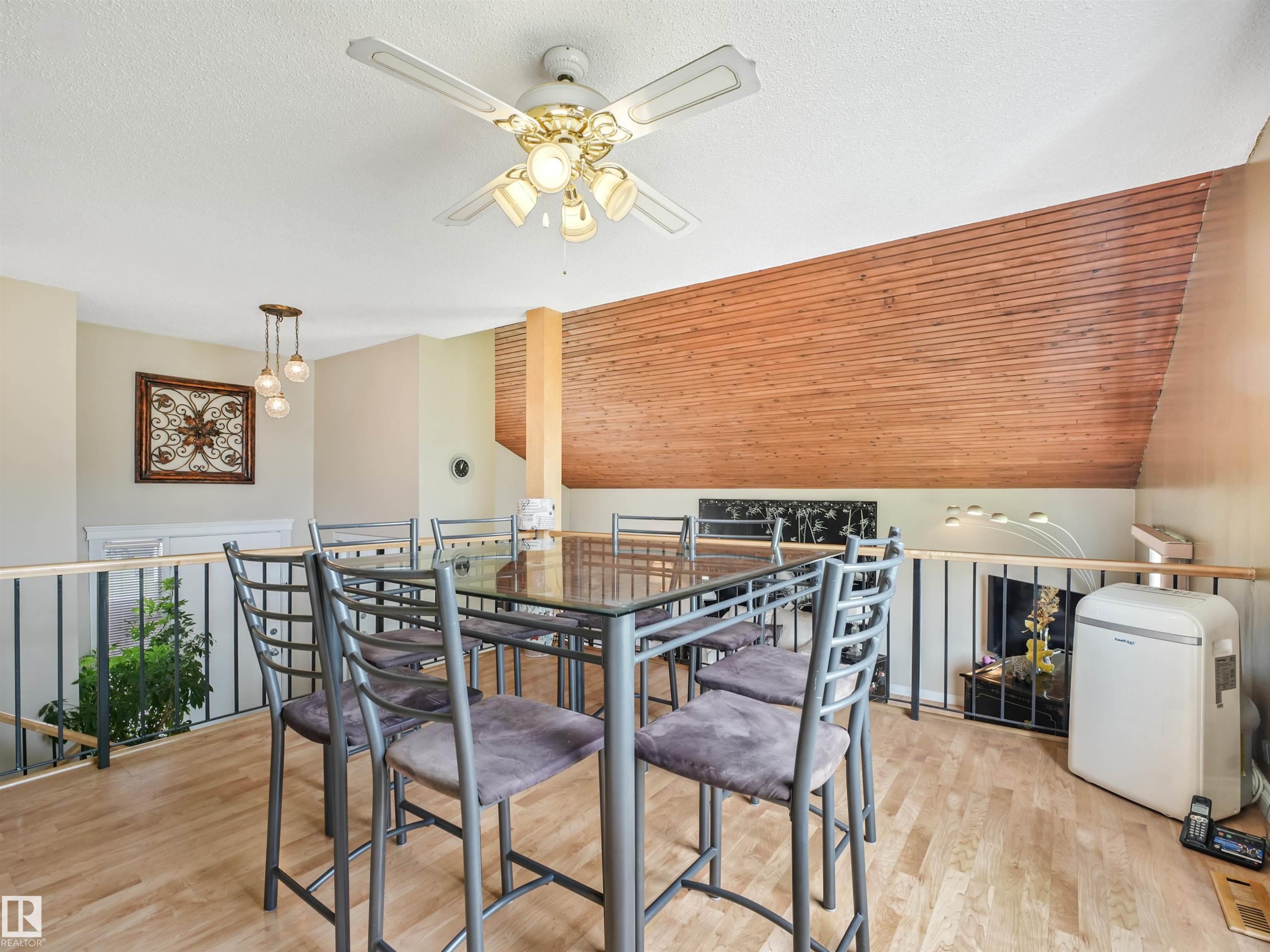 3219 85 Street Nw, Edmonton, AB - Indoor Photo Showing Dining Room