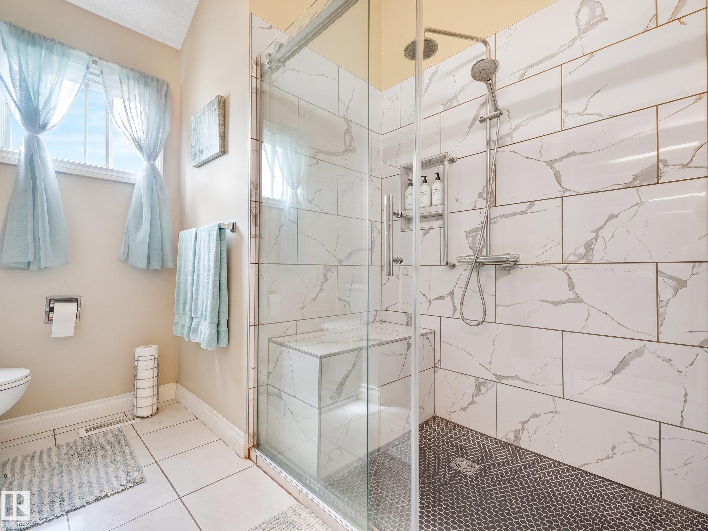 3219 85 Street Nw, Edmonton, AB - Indoor Photo Showing Bathroom