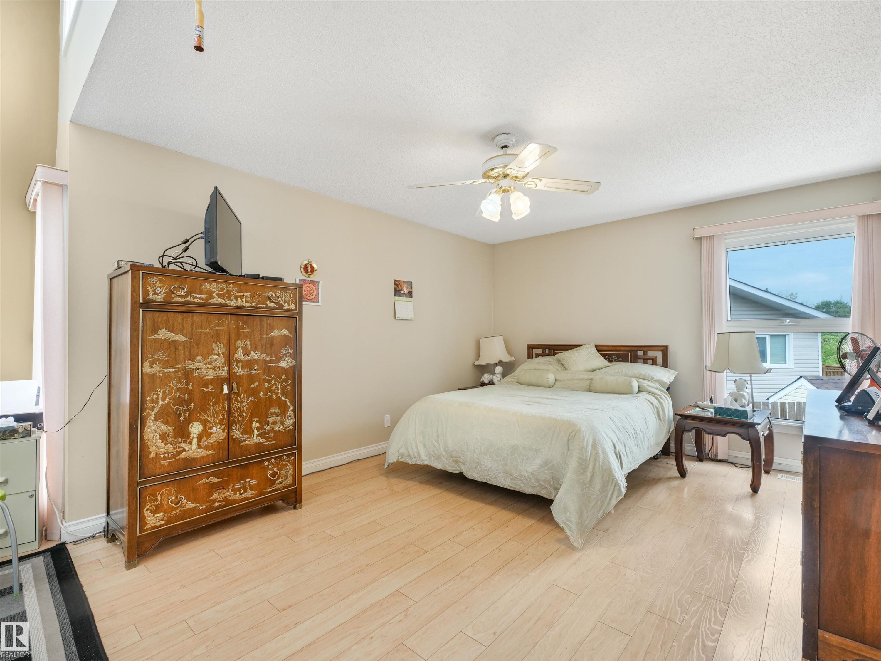 3219 85 Street Nw, Edmonton, AB - Indoor Photo Showing Bedroom