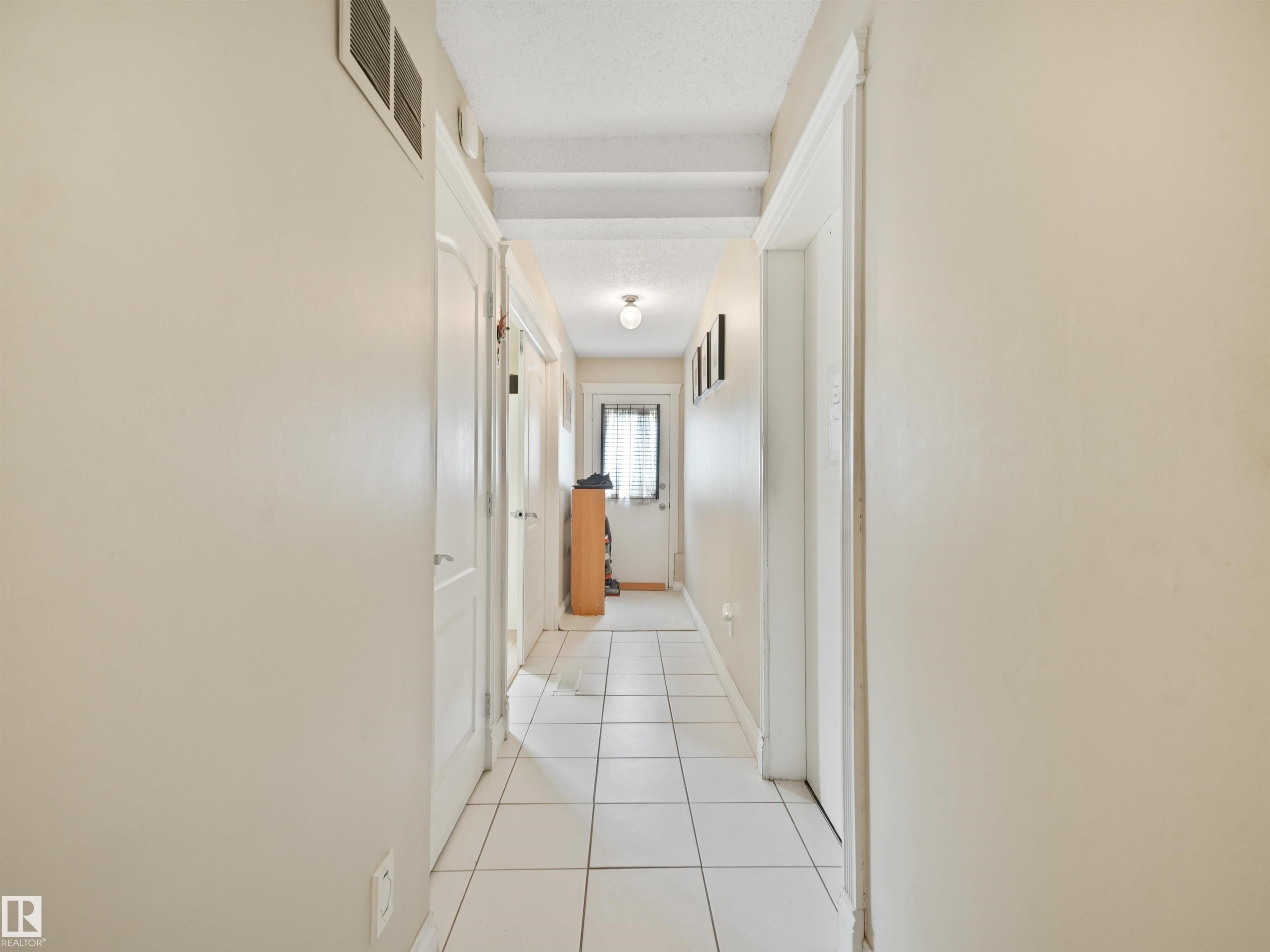 3219 85 Street Nw, Edmonton, AB - Indoor Photo Showing Other Room