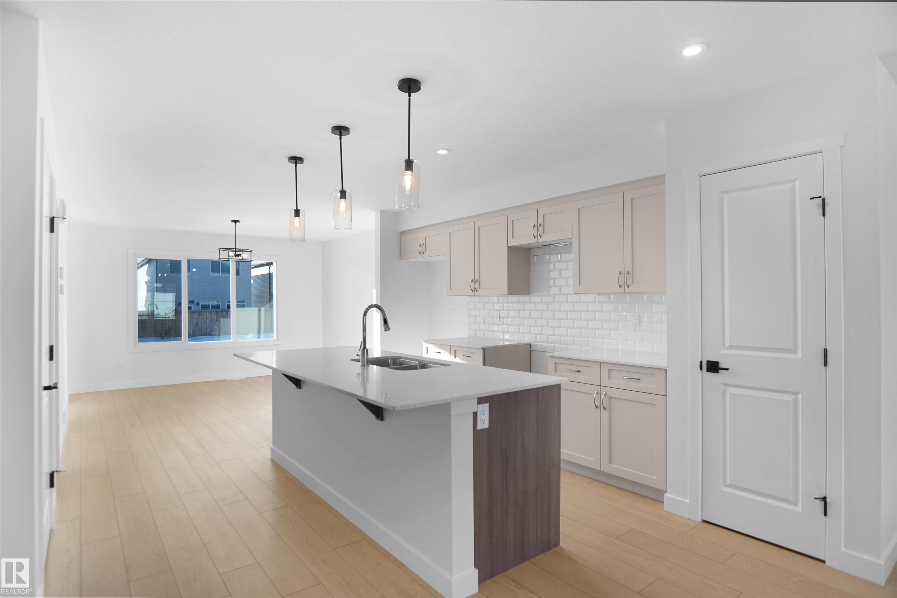 7383 181 Avenue Nw, Edmonton, AB - Indoor Photo Showing Kitchen