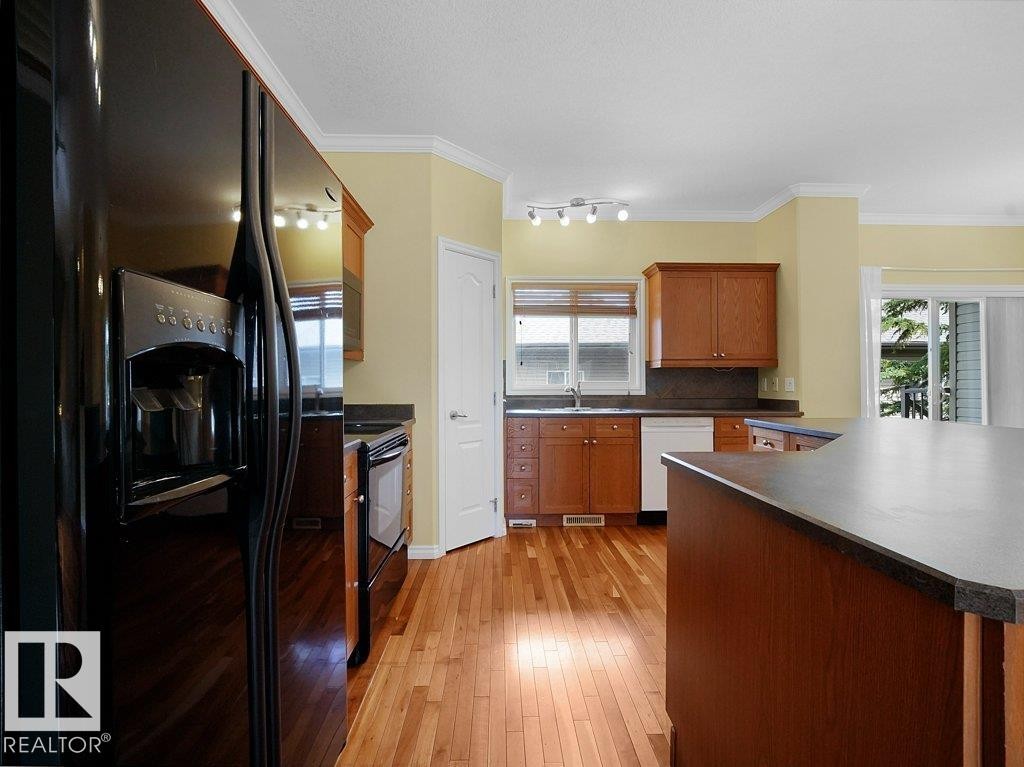 #30 17715 96 Av Nw, Edmonton, AB - Indoor Photo Showing Kitchen