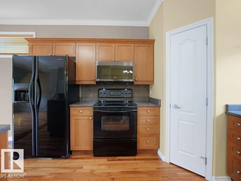#30 17715 96 Av Nw, Edmonton, AB - Indoor Photo Showing Kitchen