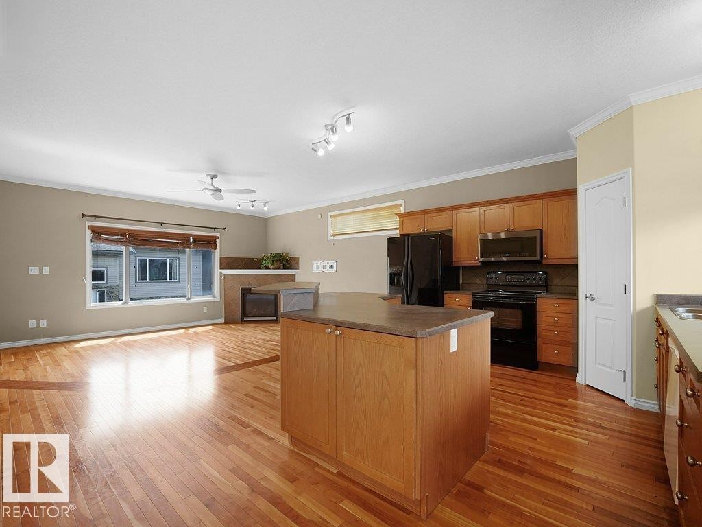 #30 17715 96 Av Nw, Edmonton, AB - Indoor Photo Showing Kitchen