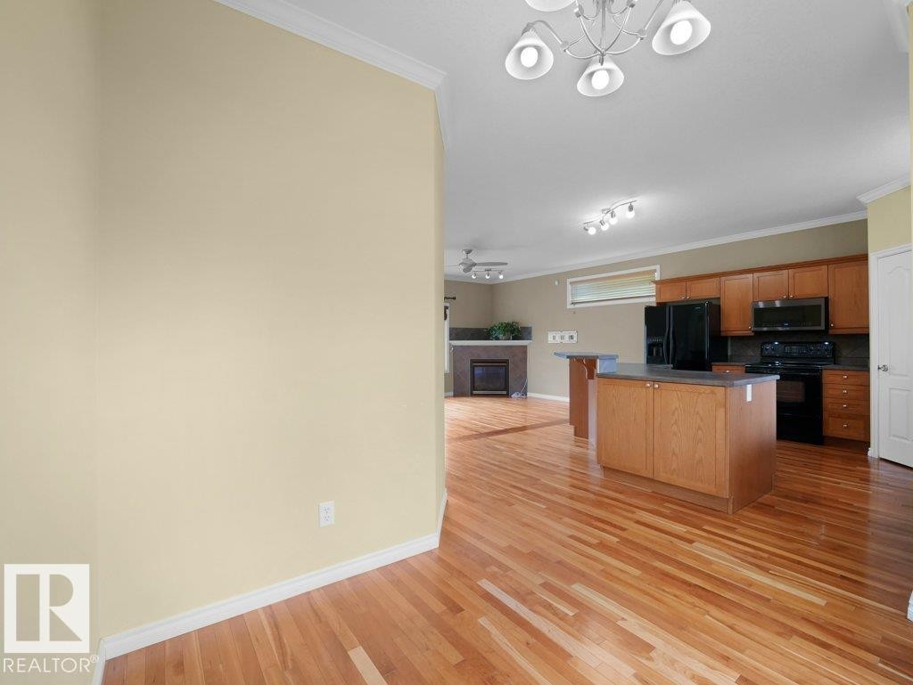 #30 17715 96 Av Nw, Edmonton, AB - Indoor Photo Showing Kitchen
