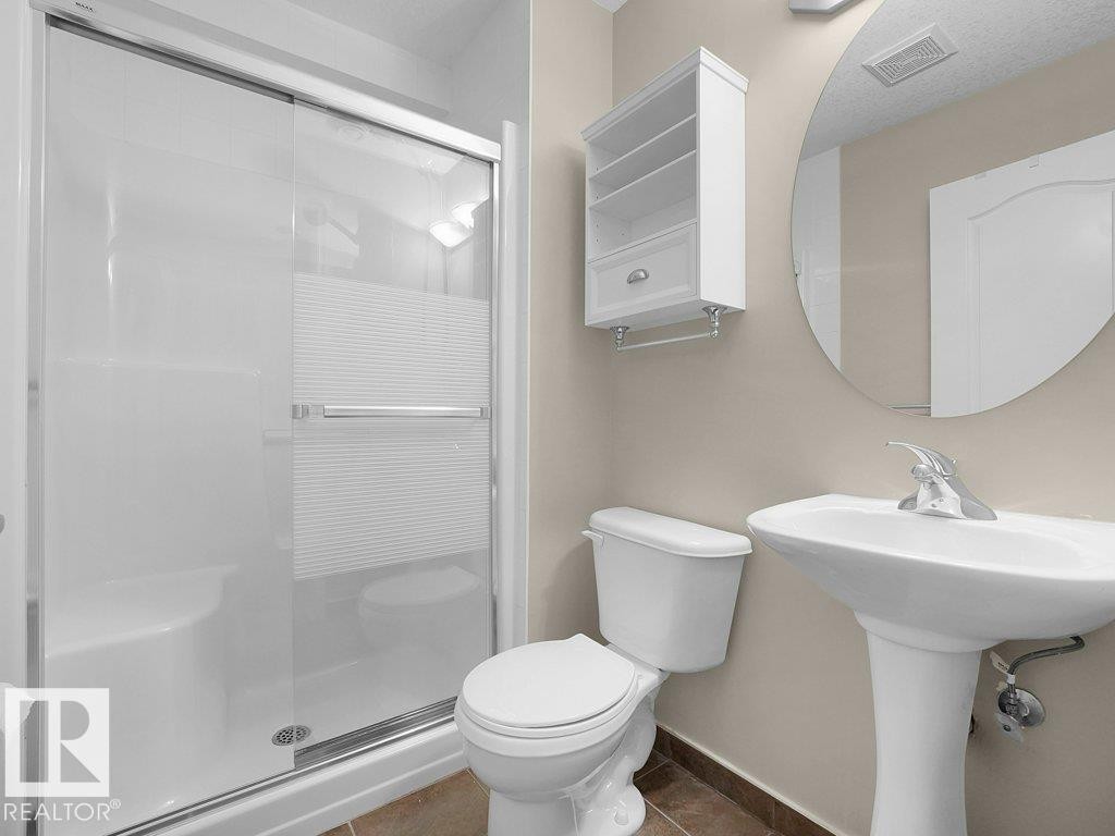 #30 17715 96 Av Nw, Edmonton, AB - Indoor Photo Showing Bathroom