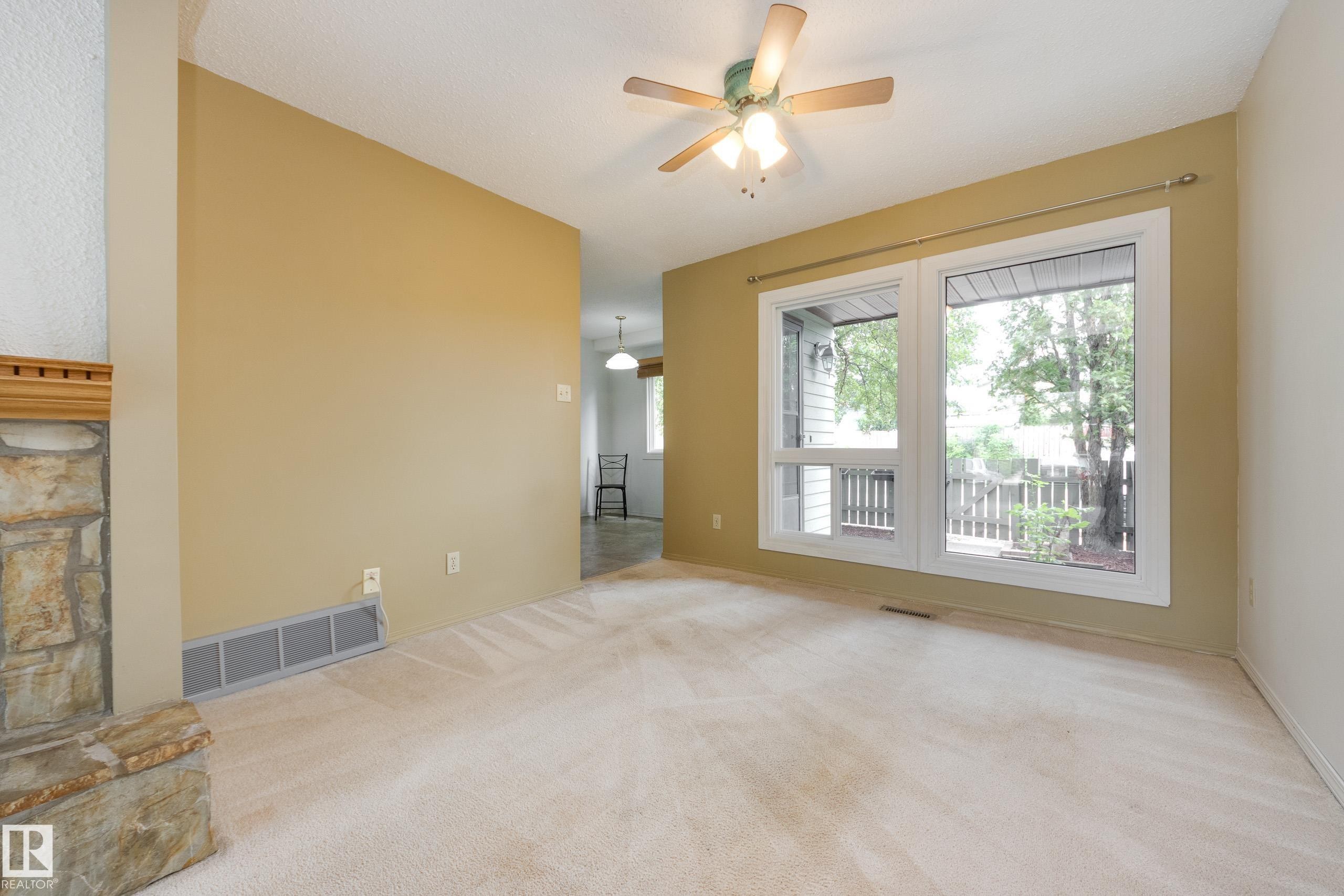 5441 Hill View Crescent Nw, Edmonton, AB - Indoor Photo Showing Other Room