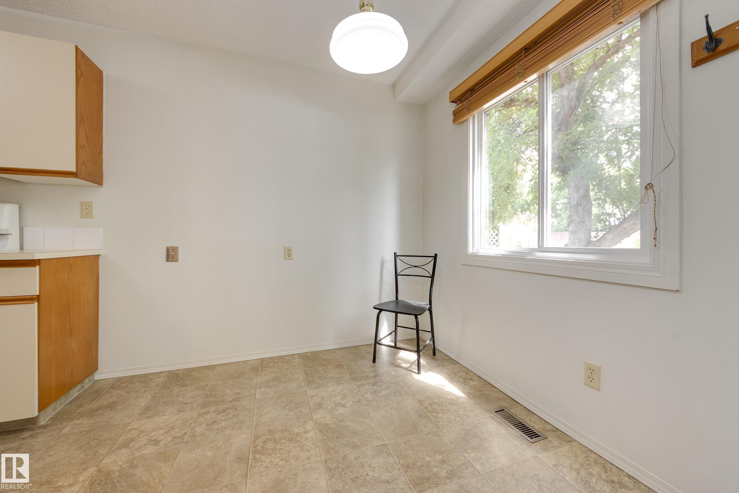 5441 Hill View Crescent Nw, Edmonton, AB - Indoor