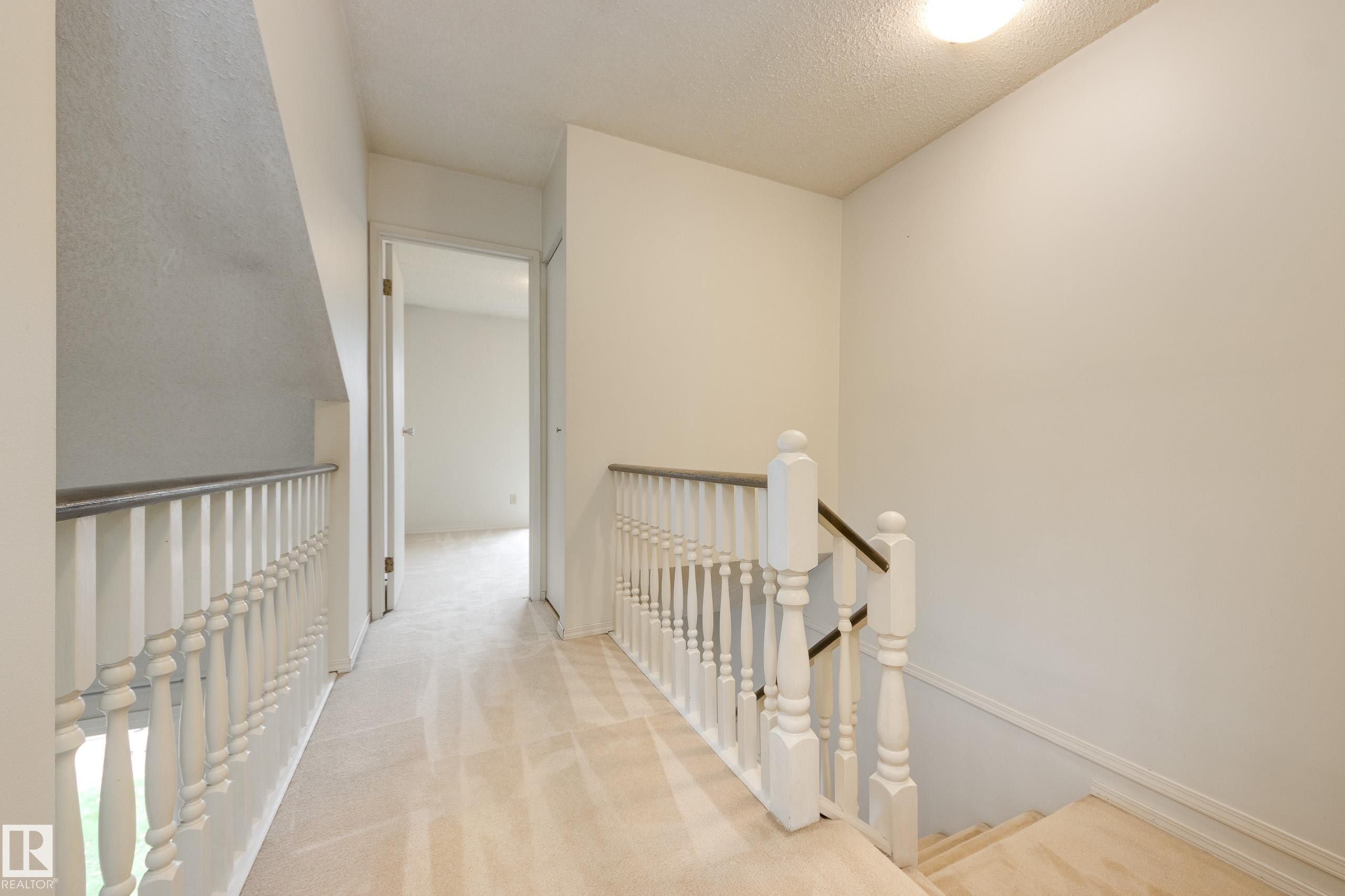5441 Hill View Crescent Nw, Edmonton, AB - Indoor Photo Showing Other Room