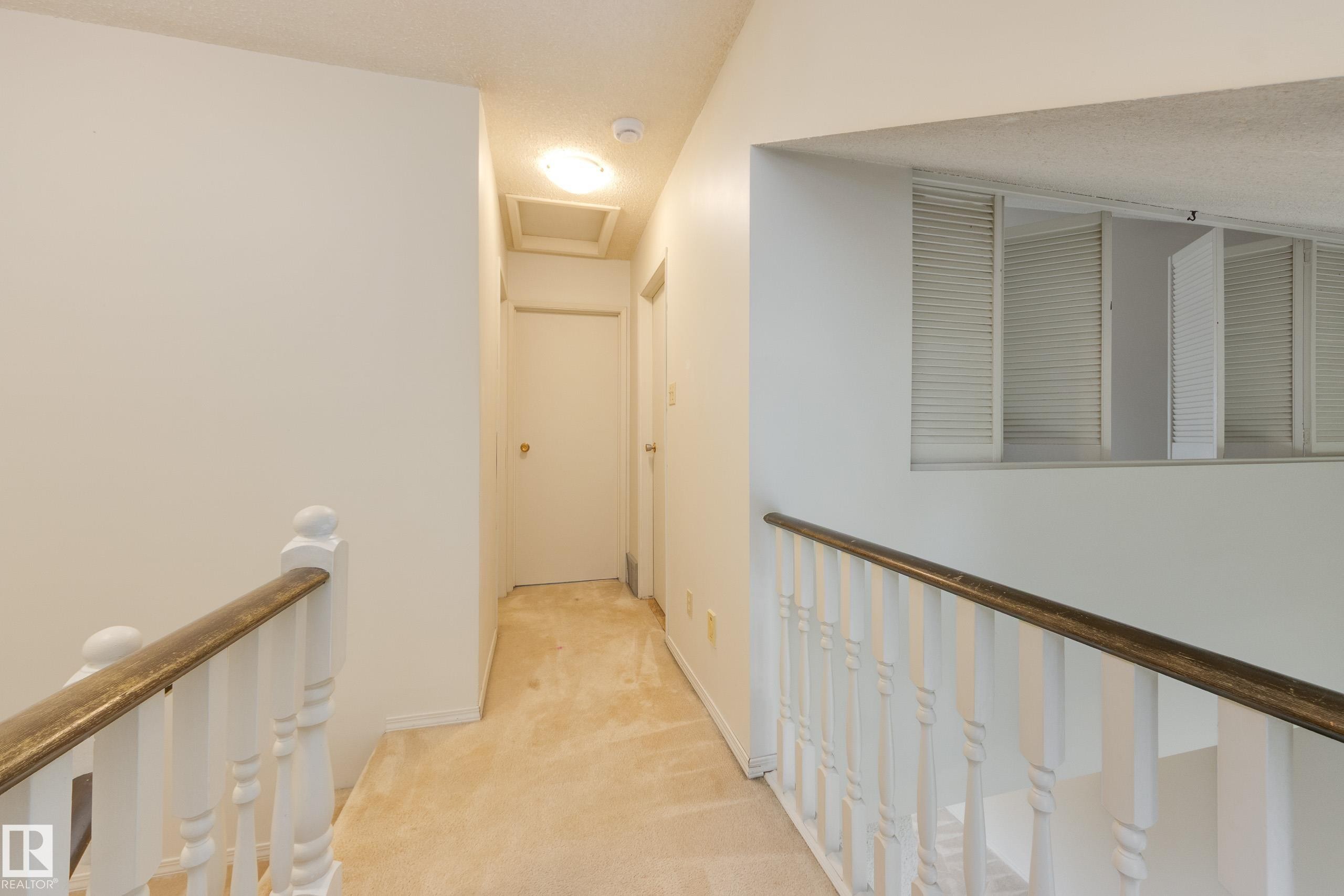 5441 Hill View Crescent Nw, Edmonton, AB - Indoor Photo Showing Other Room