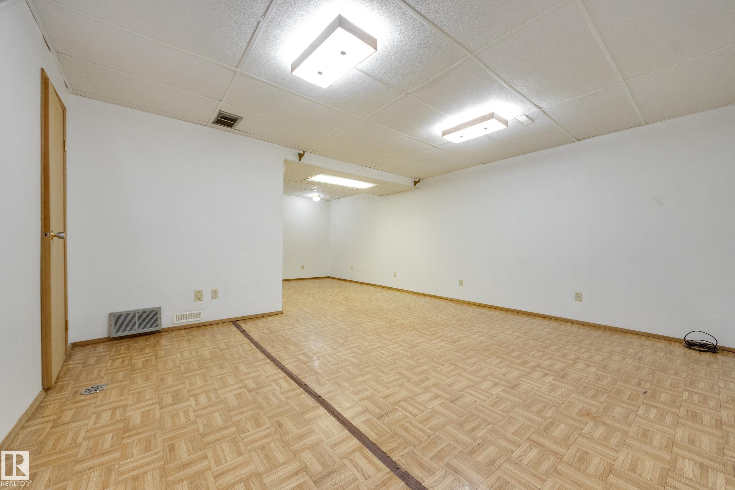 5441 Hill View Crescent Nw, Edmonton, AB - Indoor Photo Showing Other Room