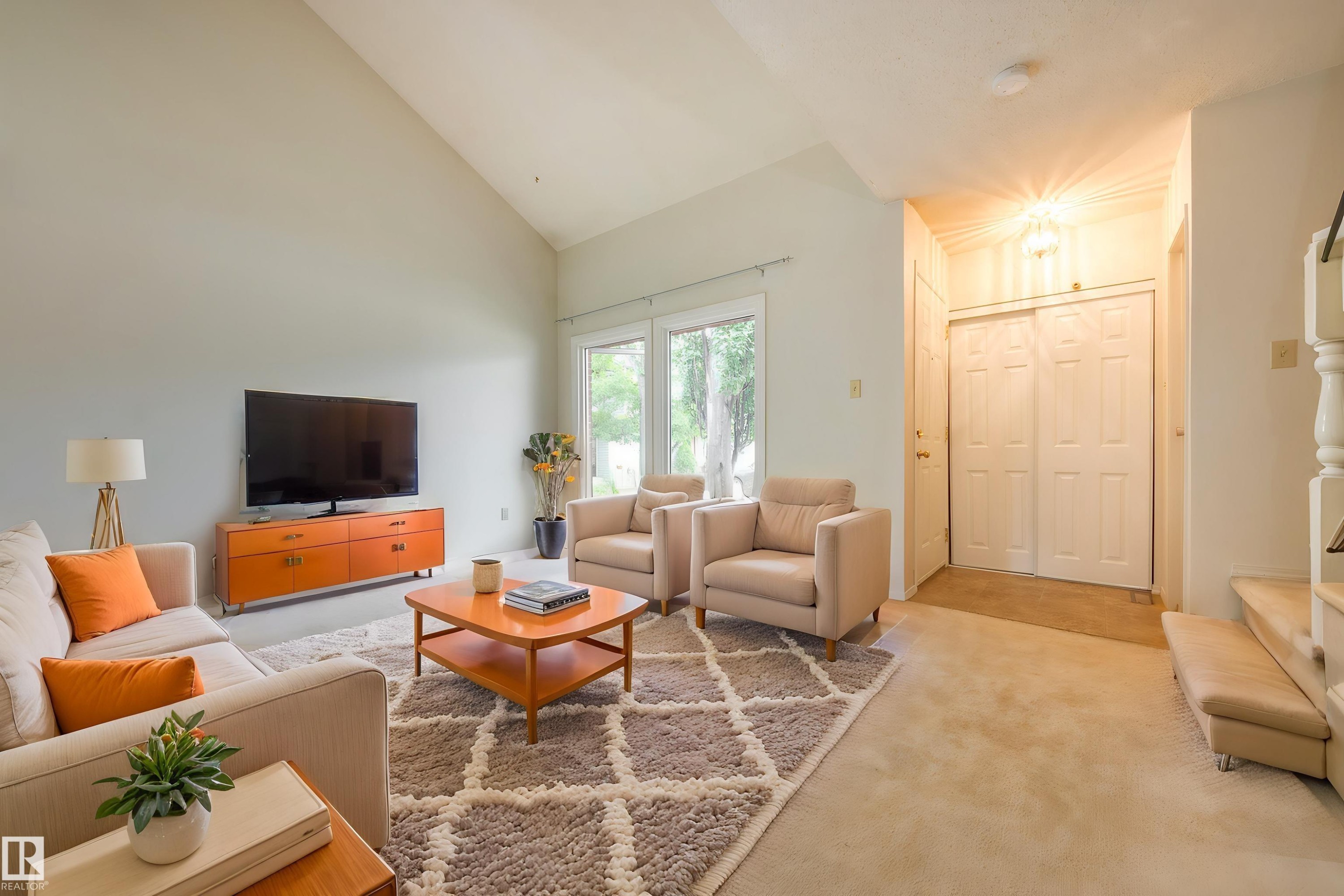 5441 Hill View Crescent Nw, Edmonton, AB - Indoor Photo Showing Living Room