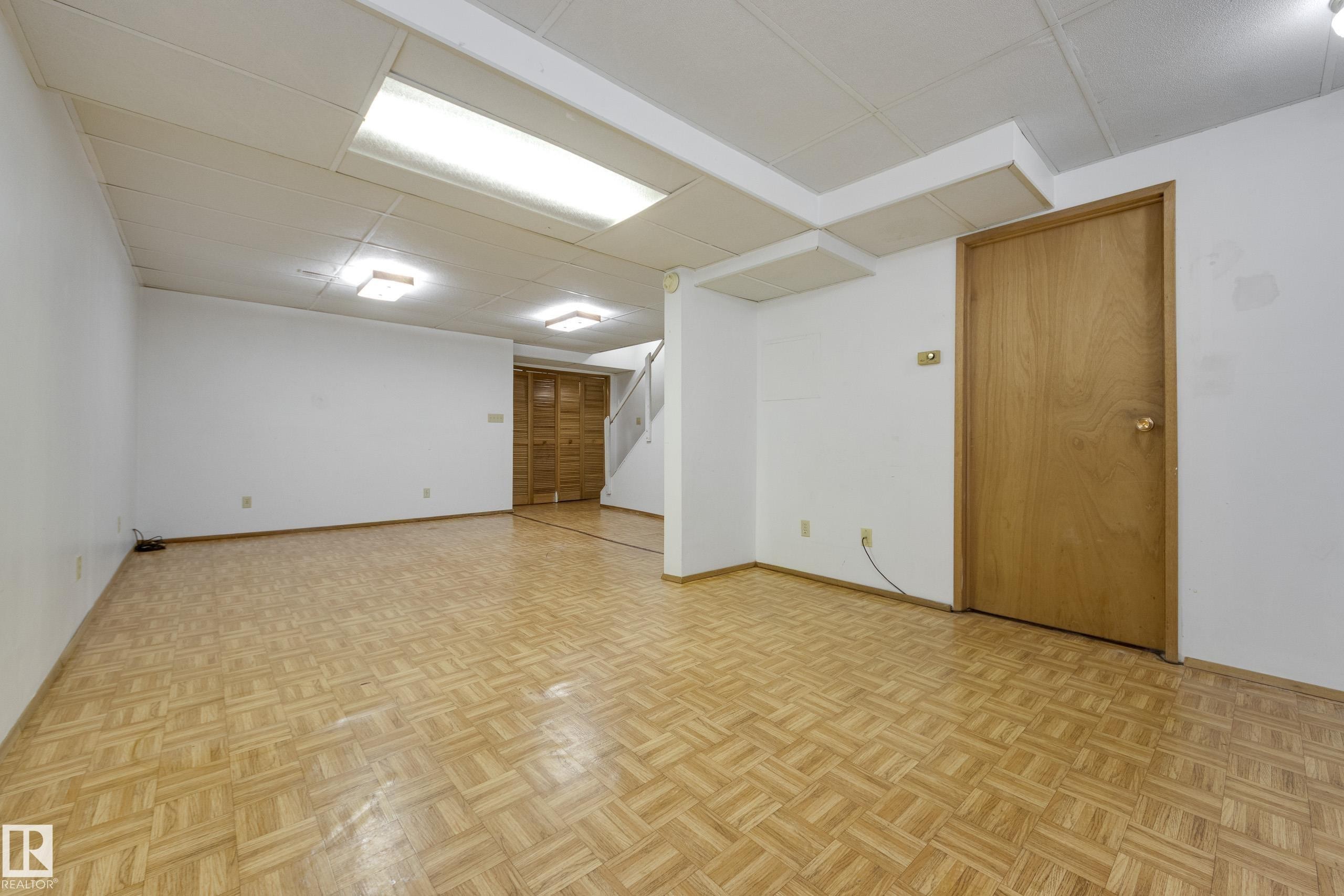 5441 Hill View Crescent Nw, Edmonton, AB - Indoor Photo Showing Other Room