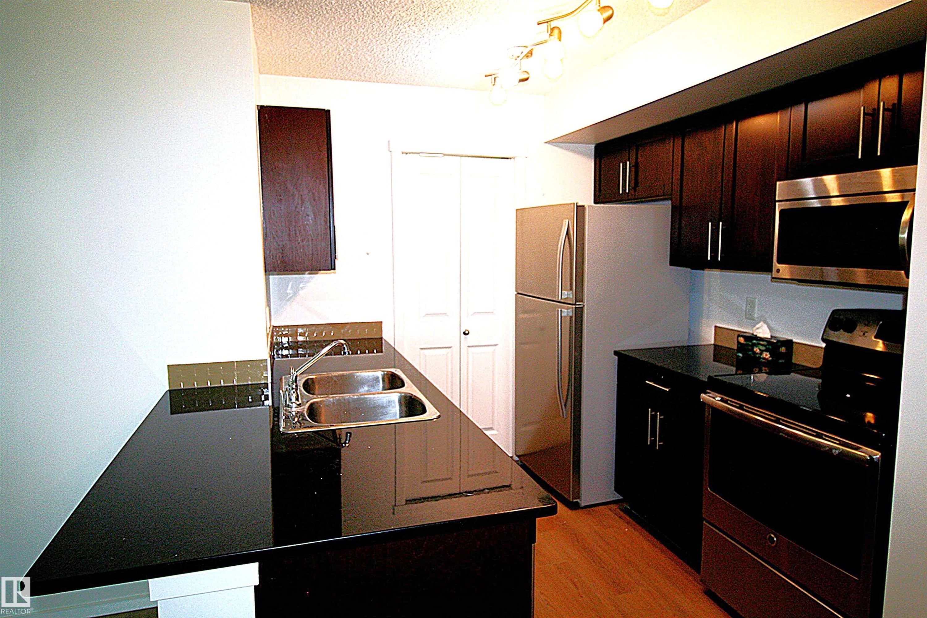#316 5810 Mullen Pl Nw, Edmonton, AB - Indoor Photo Showing Kitchen With Double Sink