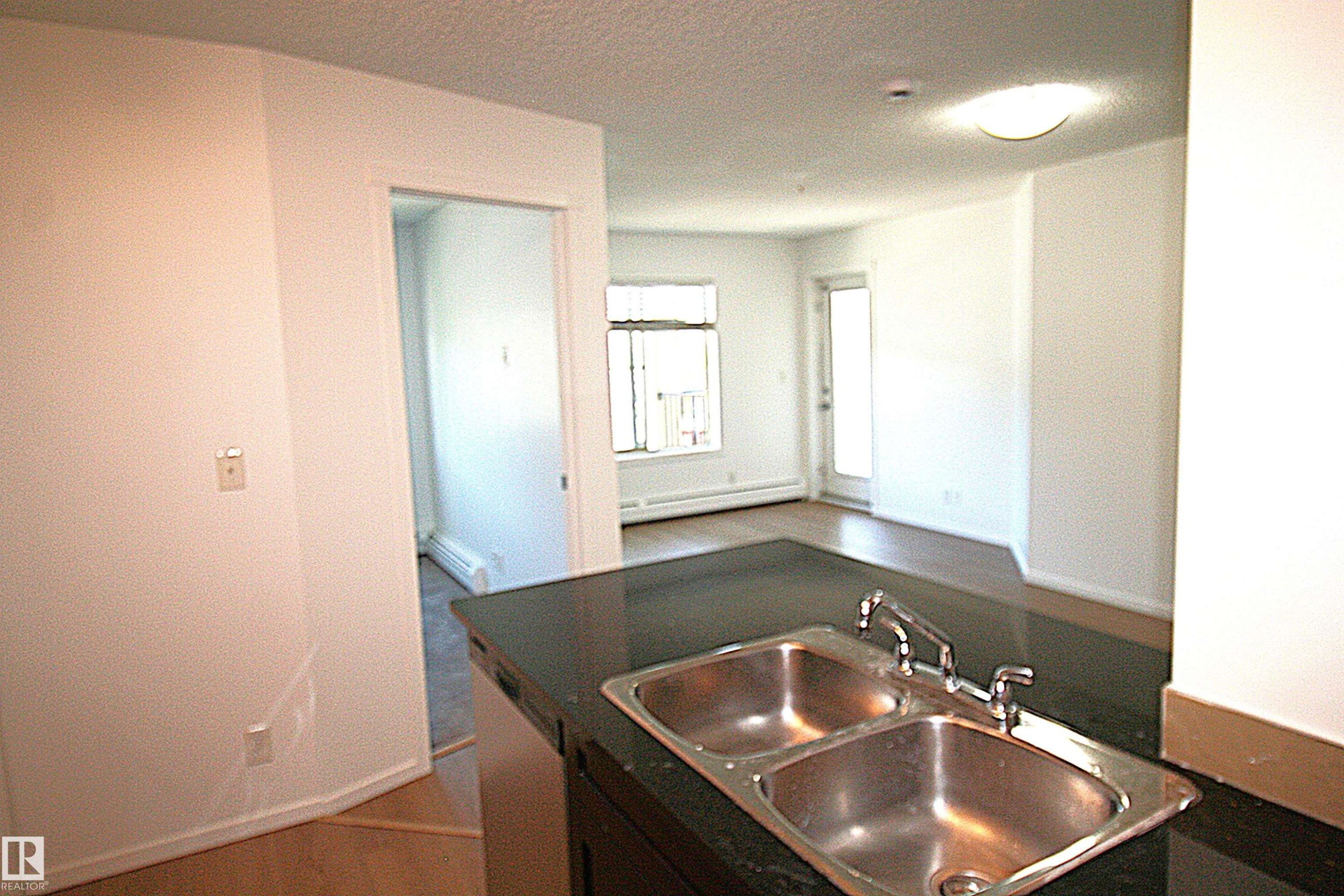 #316 5810 Mullen Pl Nw, Edmonton, AB - Indoor Photo Showing Kitchen With Double Sink