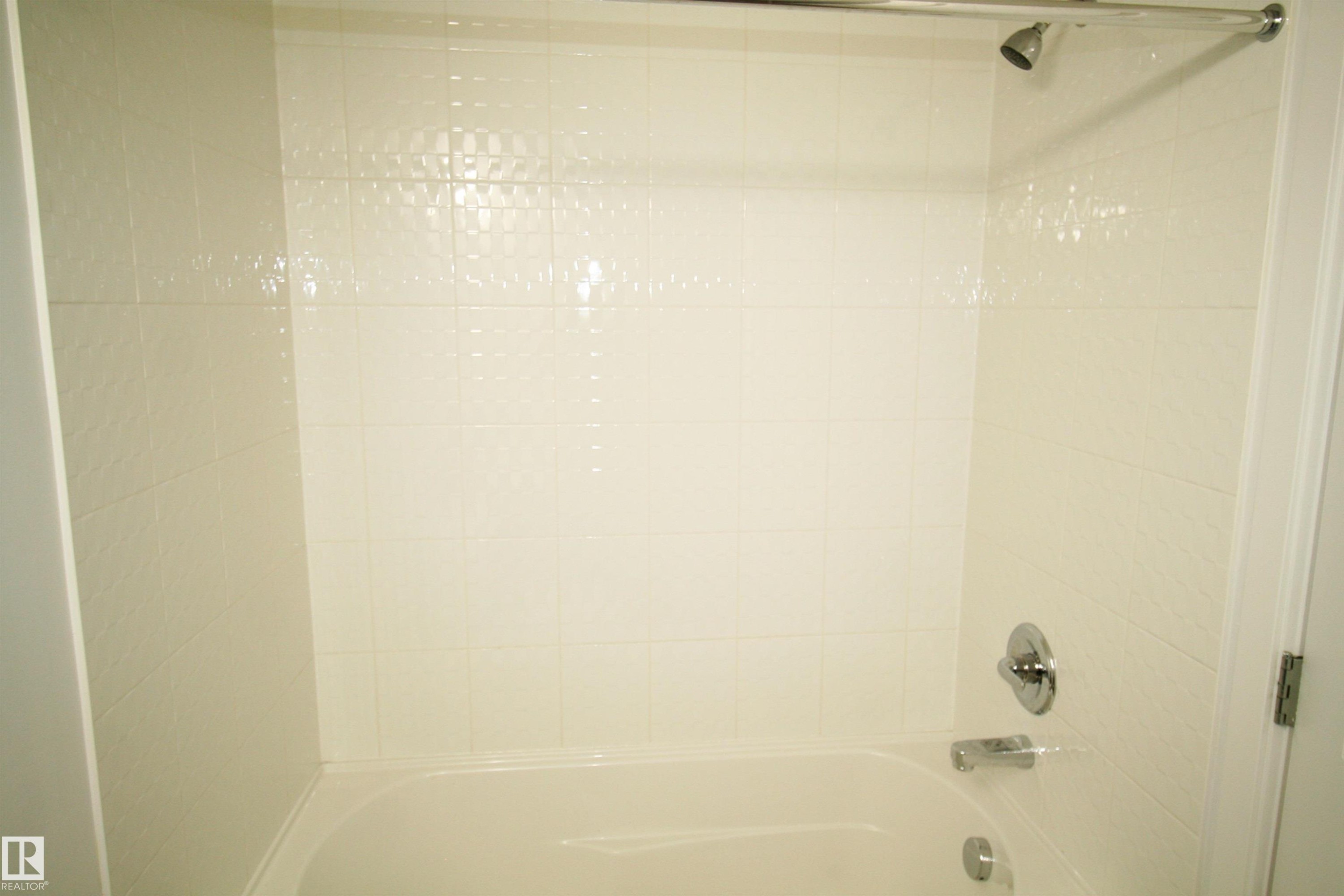 #316 5810 Mullen Pl Nw, Edmonton, AB - Indoor Photo Showing Bathroom