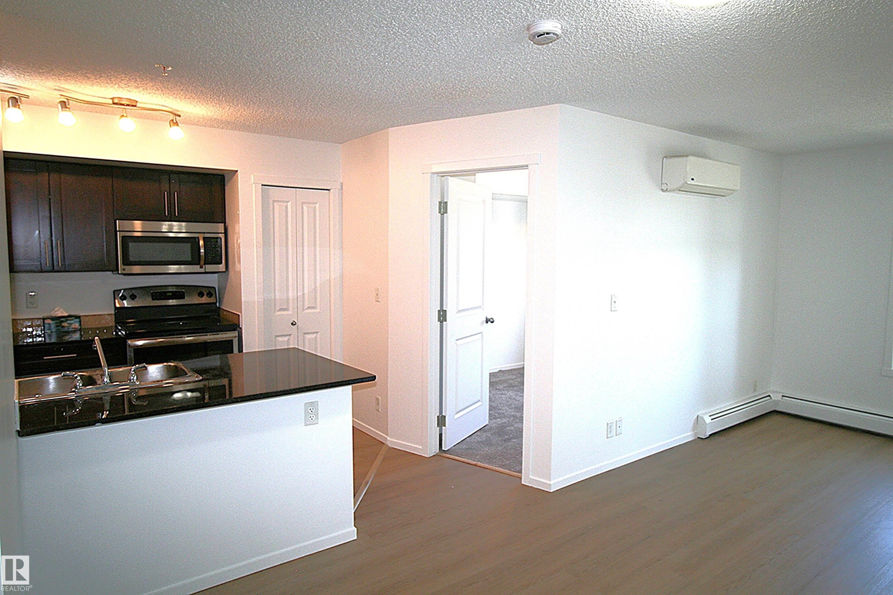 #316 5810 Mullen Pl Nw, Edmonton, AB - Indoor Photo Showing Kitchen
