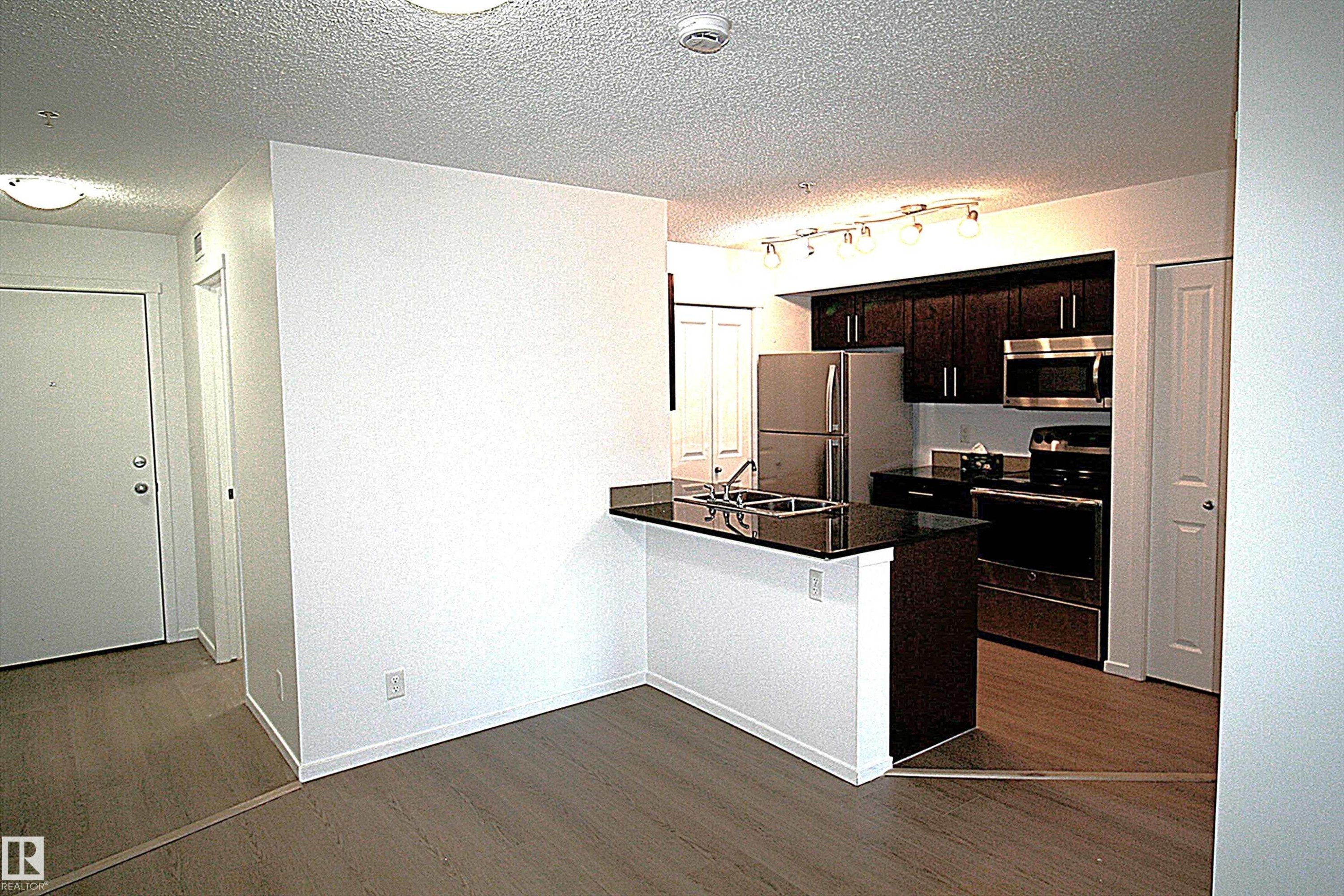 #316 5810 Mullen Pl Nw, Edmonton, AB - Indoor Photo Showing Kitchen