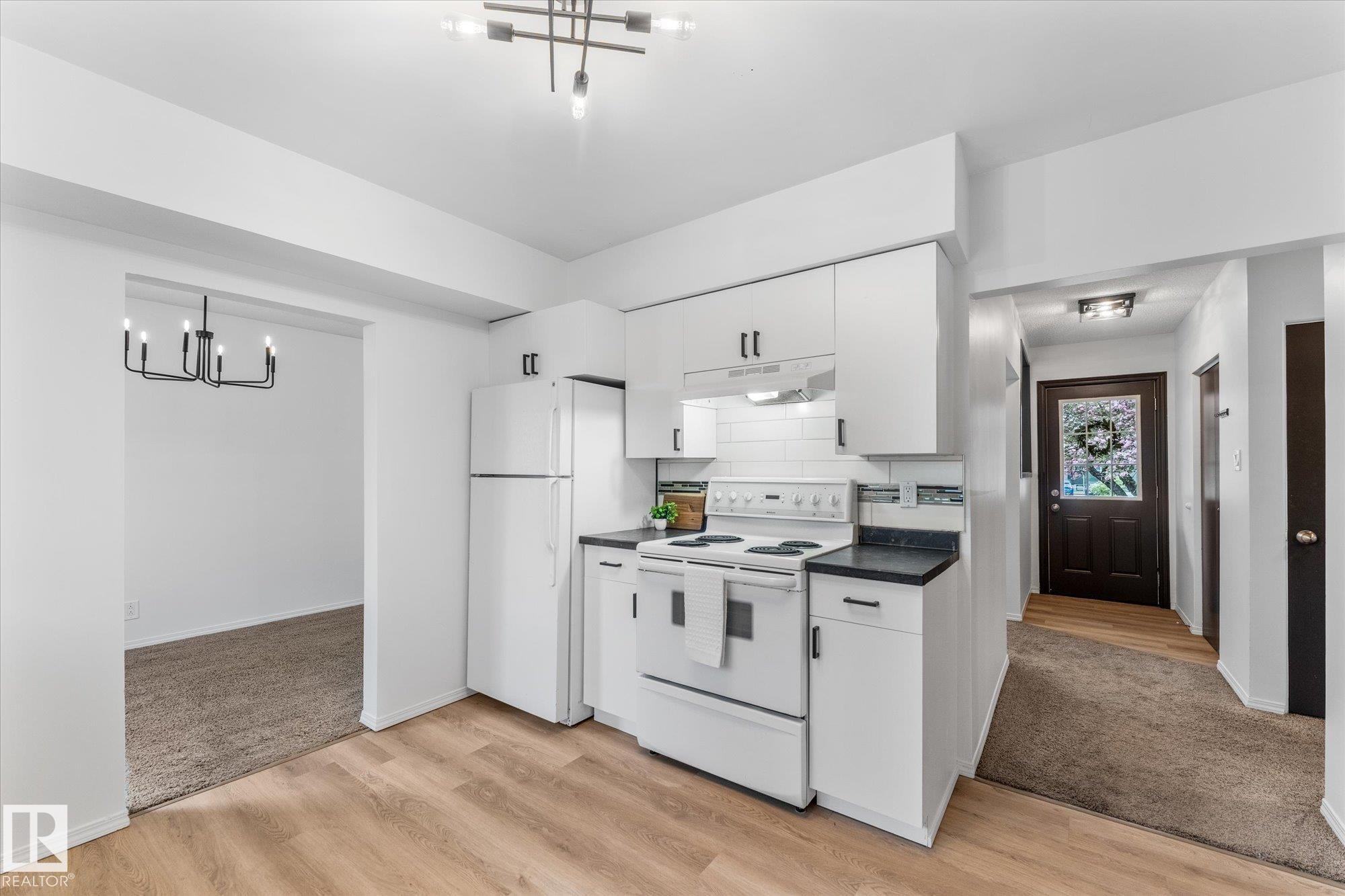 8911 149 Street, Edmonton, AB - Indoor Photo Showing Kitchen