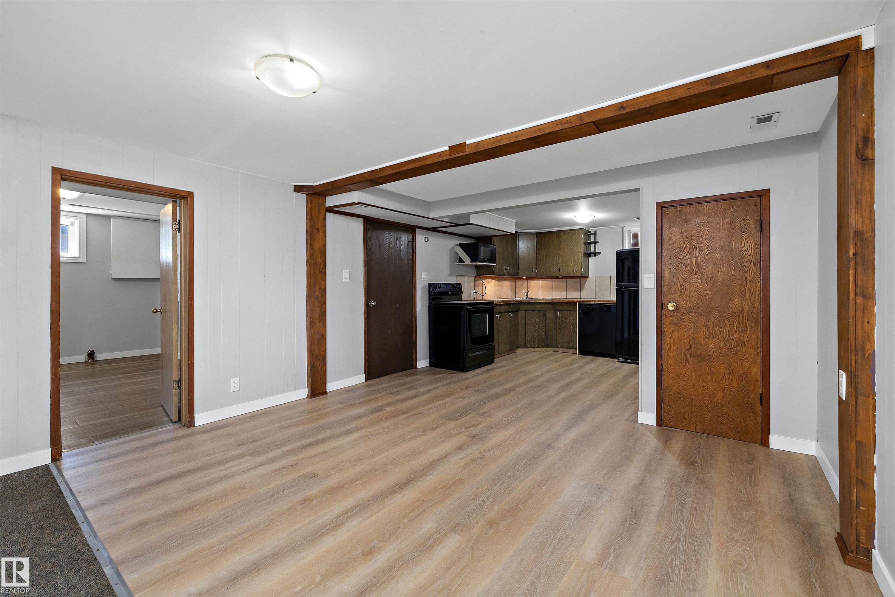 9747 66 Avenue, Edmonton, AB - Indoor