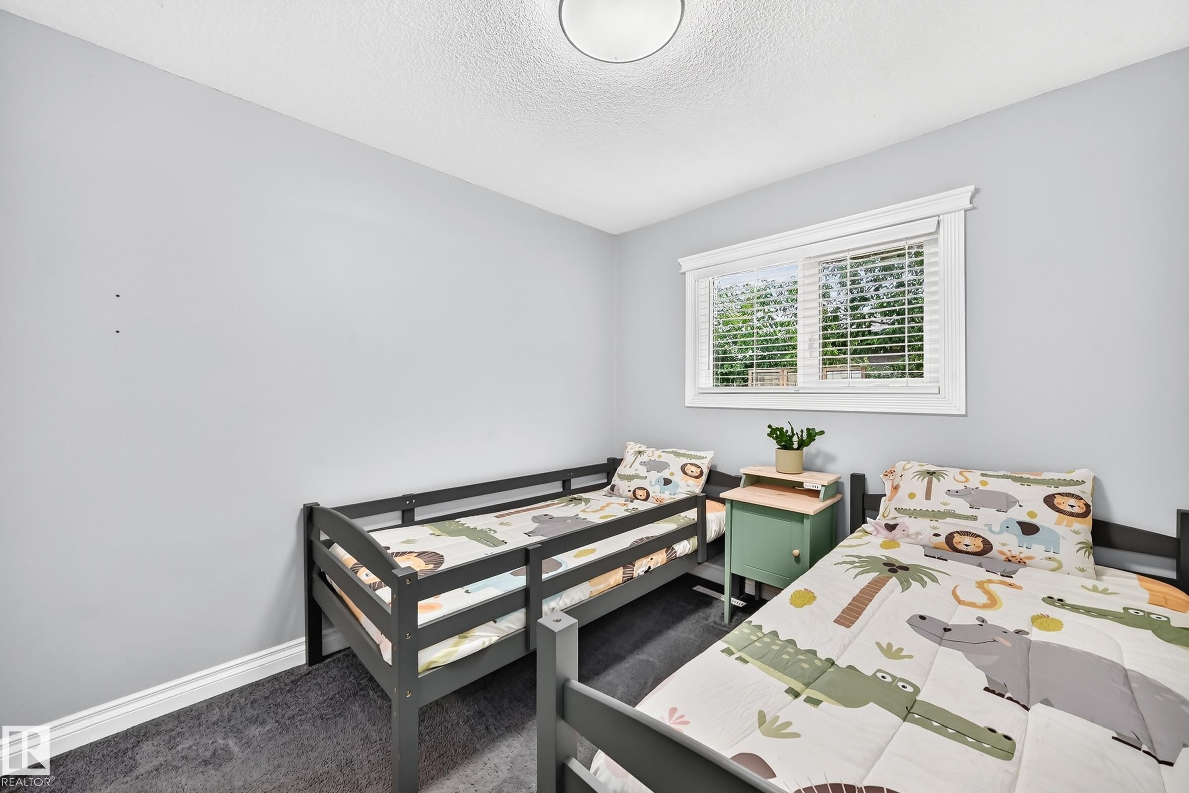 7916 130 Avenue Nw, Edmonton, AB - Indoor Photo Showing Bedroom
