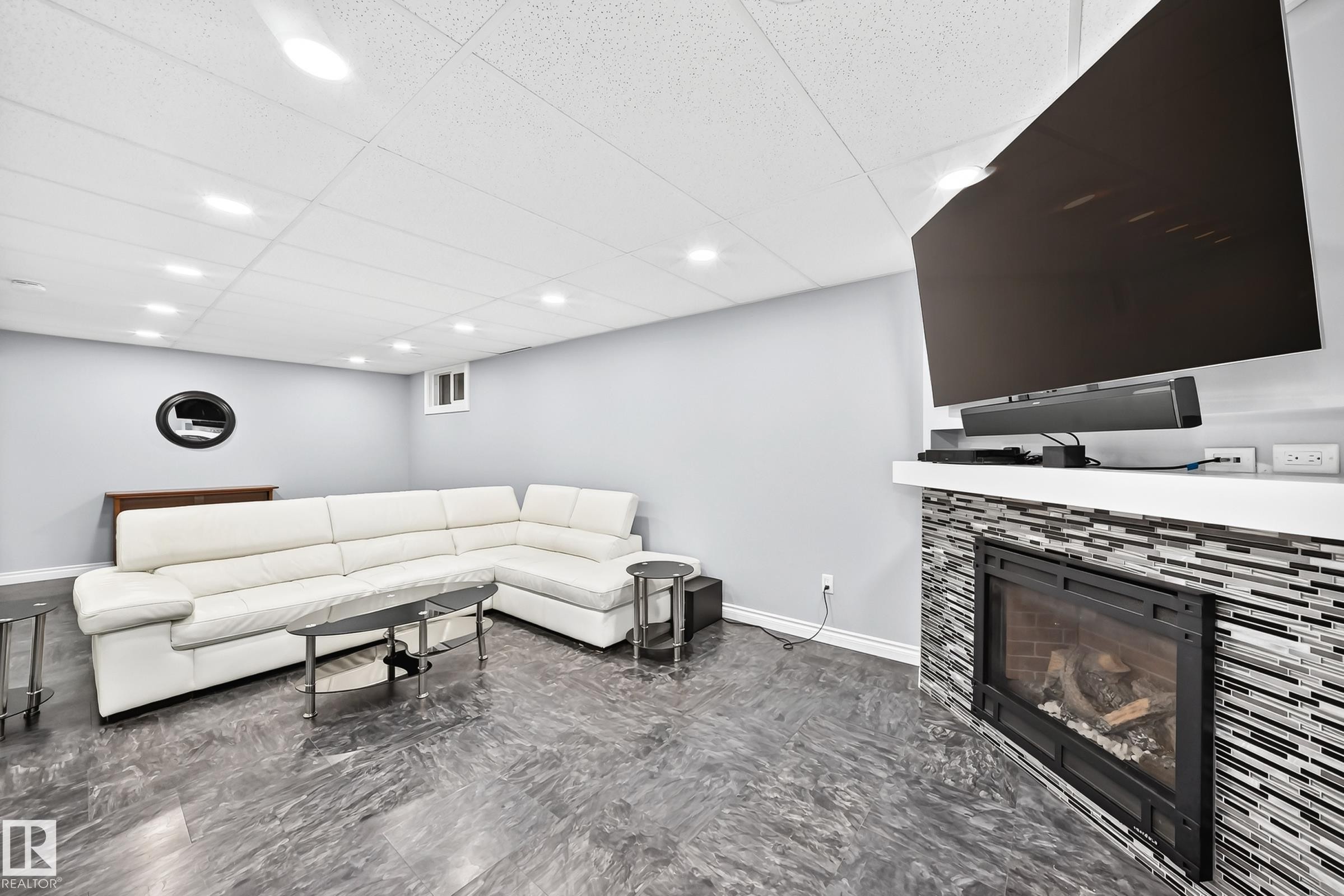 7916 130 Avenue Nw, Edmonton, AB - Indoor With Fireplace