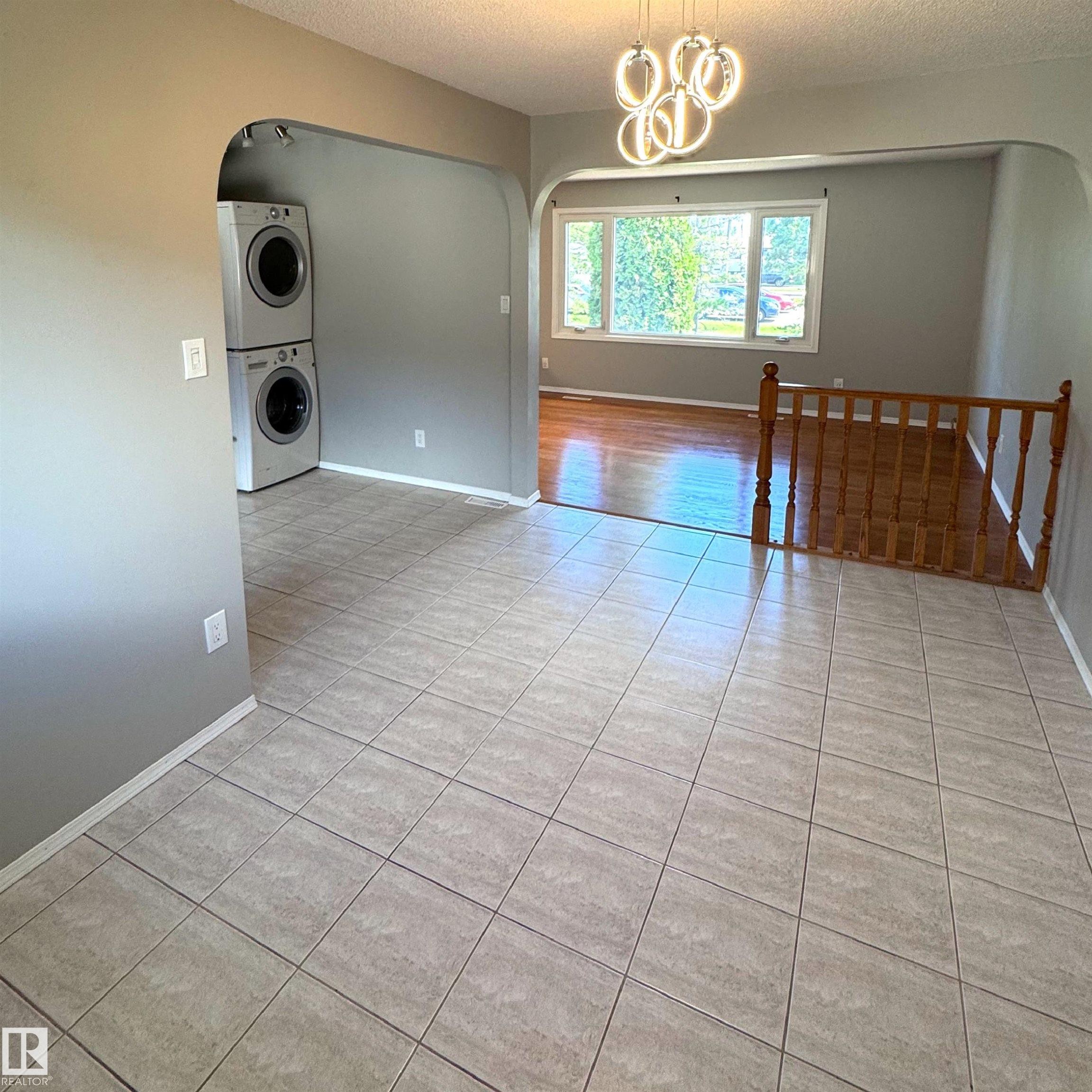 7312 137 Avenue Nw, Edmonton, AB - Indoor Photo Showing Other Room