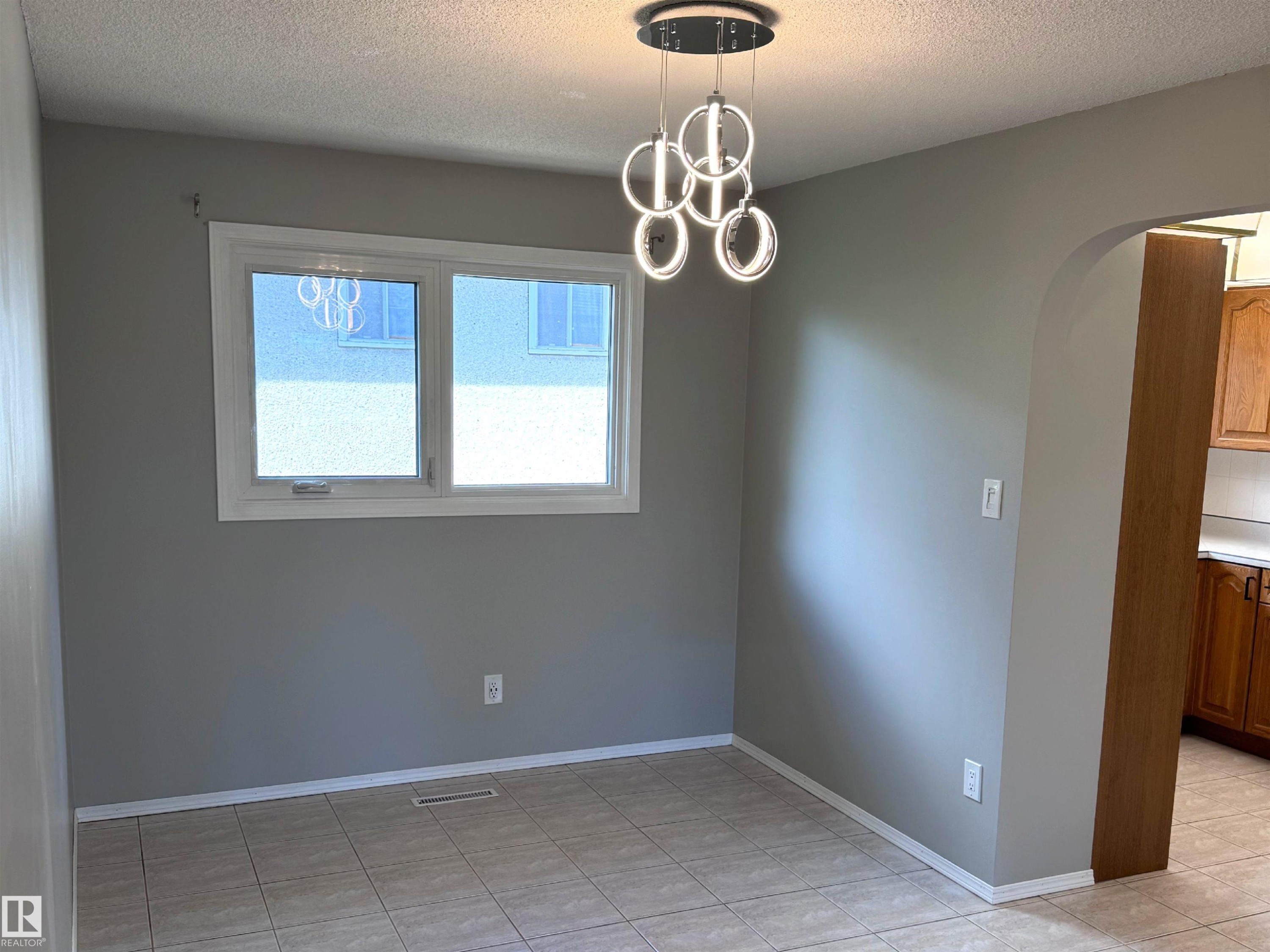 7312 137 Avenue Nw, Edmonton, AB - Indoor Photo Showing Other Room