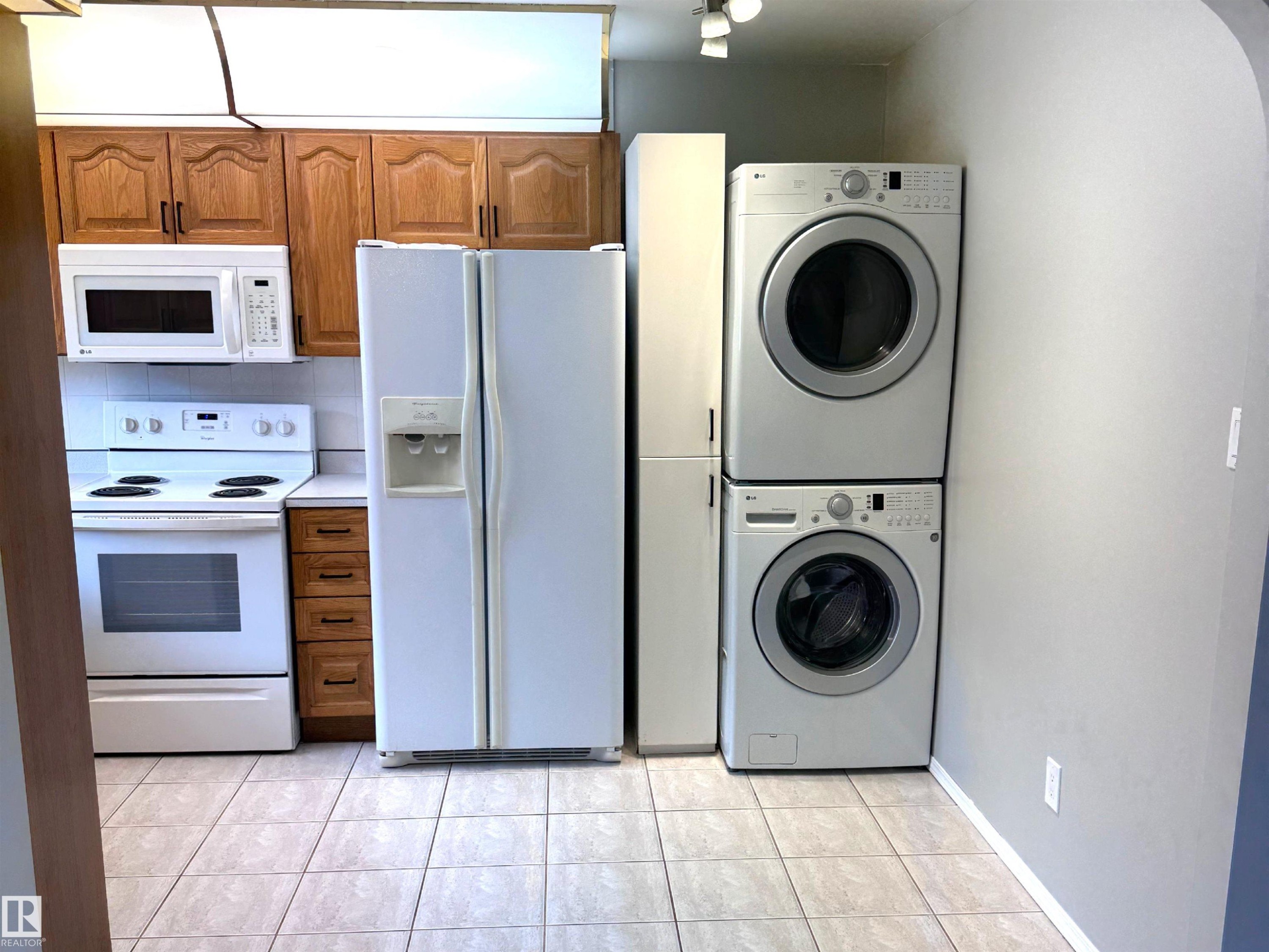 7312 137 Avenue Nw, Edmonton, AB - Indoor Photo Showing Laundry Room