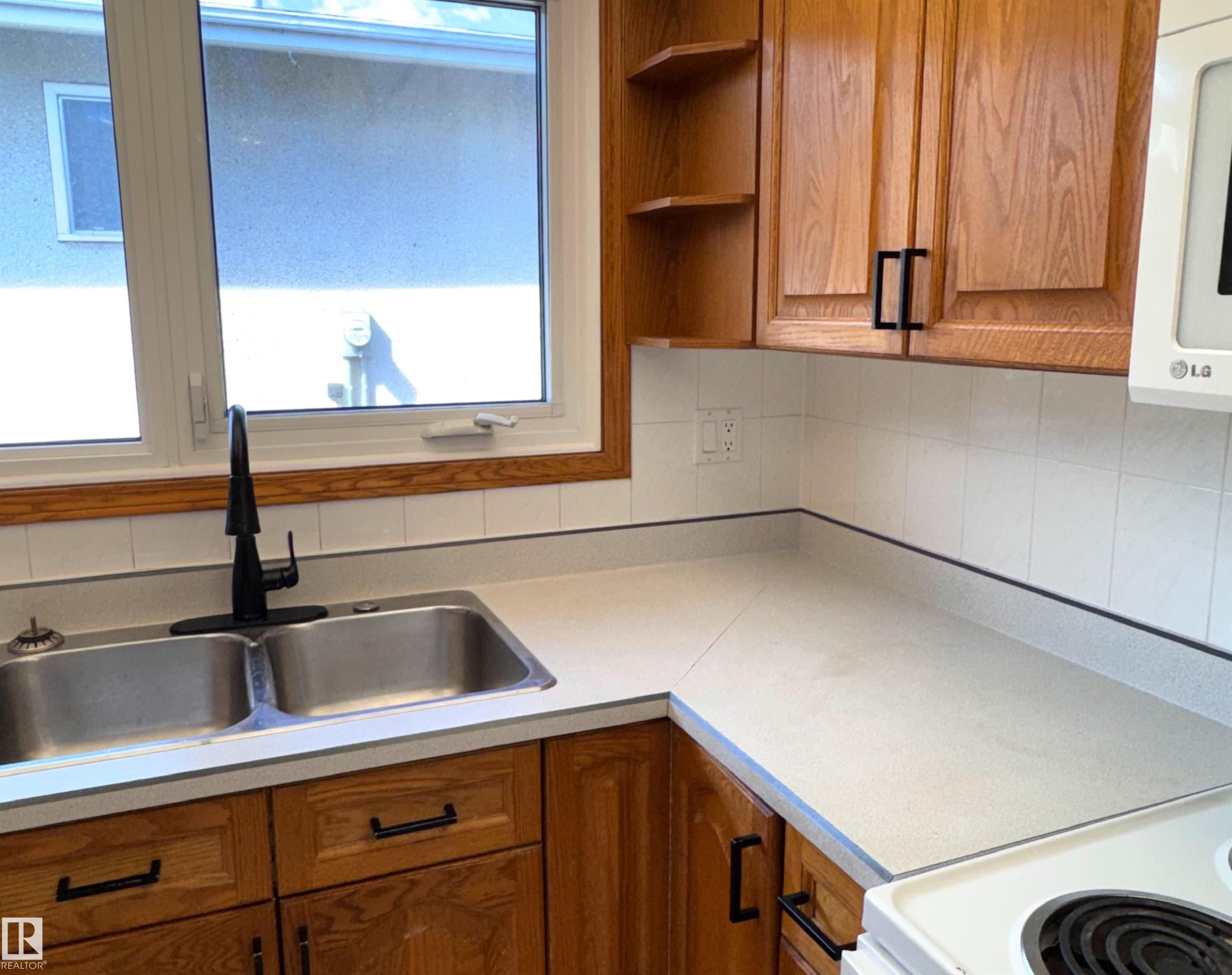7312 137 Avenue Nw, Edmonton, AB - Indoor Photo Showing Kitchen With Double Sink
