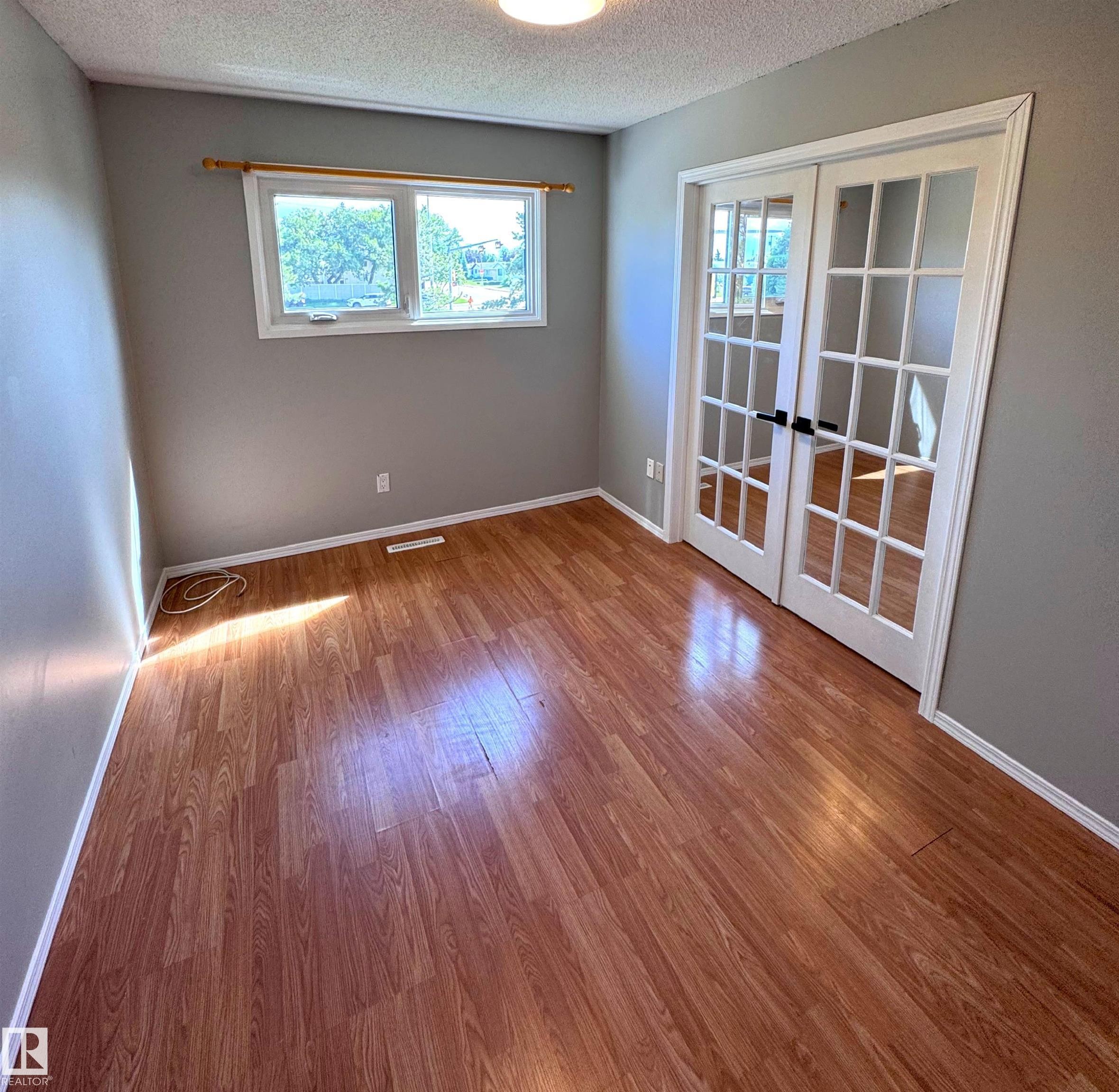 7312 137 Avenue Nw, Edmonton, AB - Indoor Photo Showing Other Room