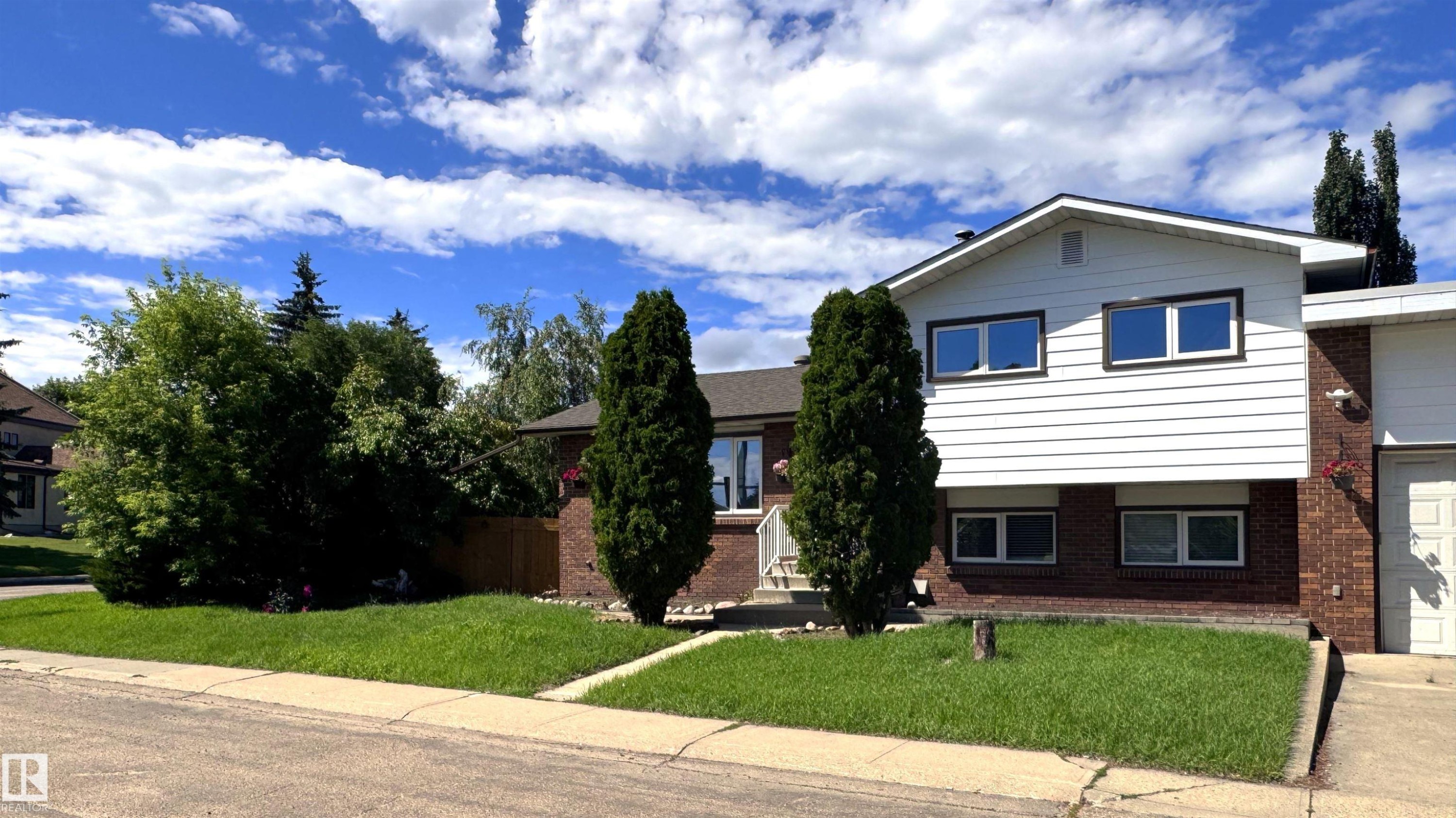 7312 137 Avenue Nw, Edmonton, AB - Outdoor