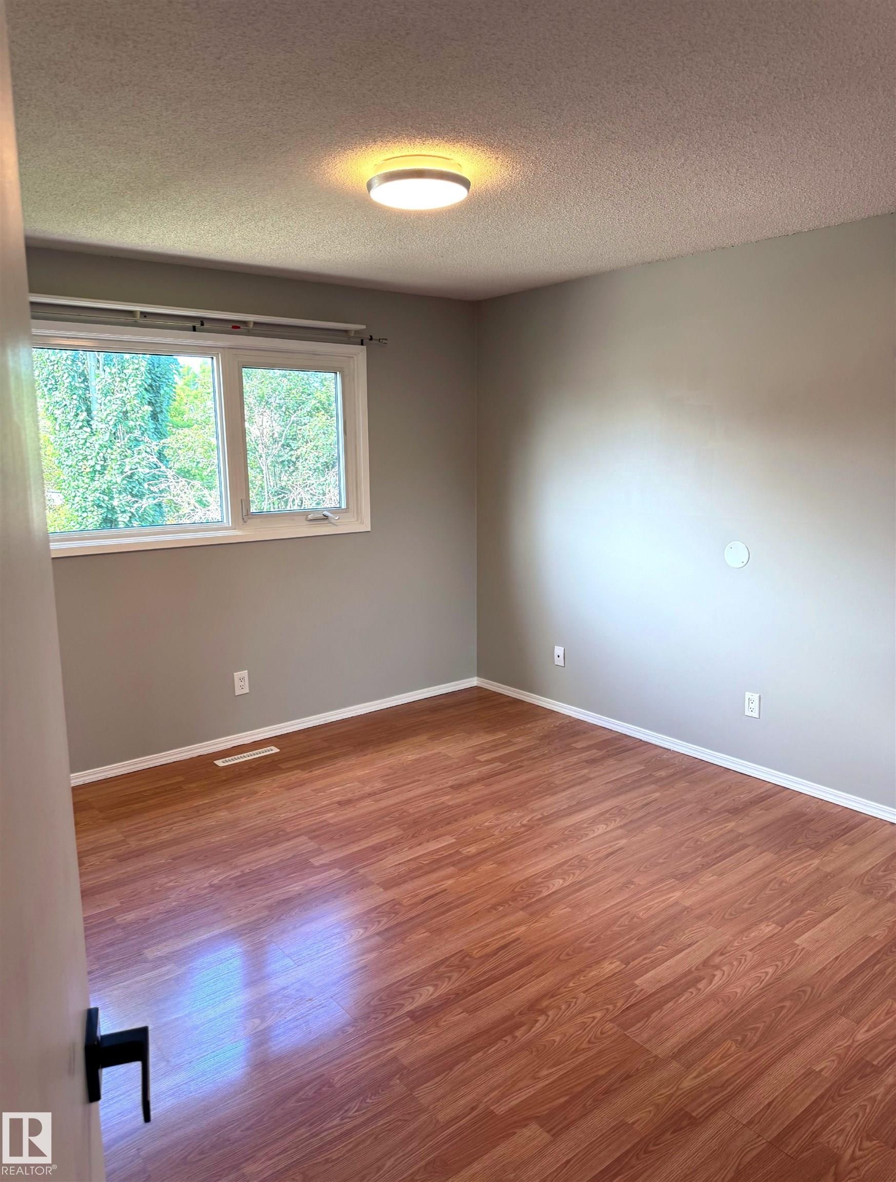 7312 137 Avenue Nw, Edmonton, AB - Indoor Photo Showing Other Room