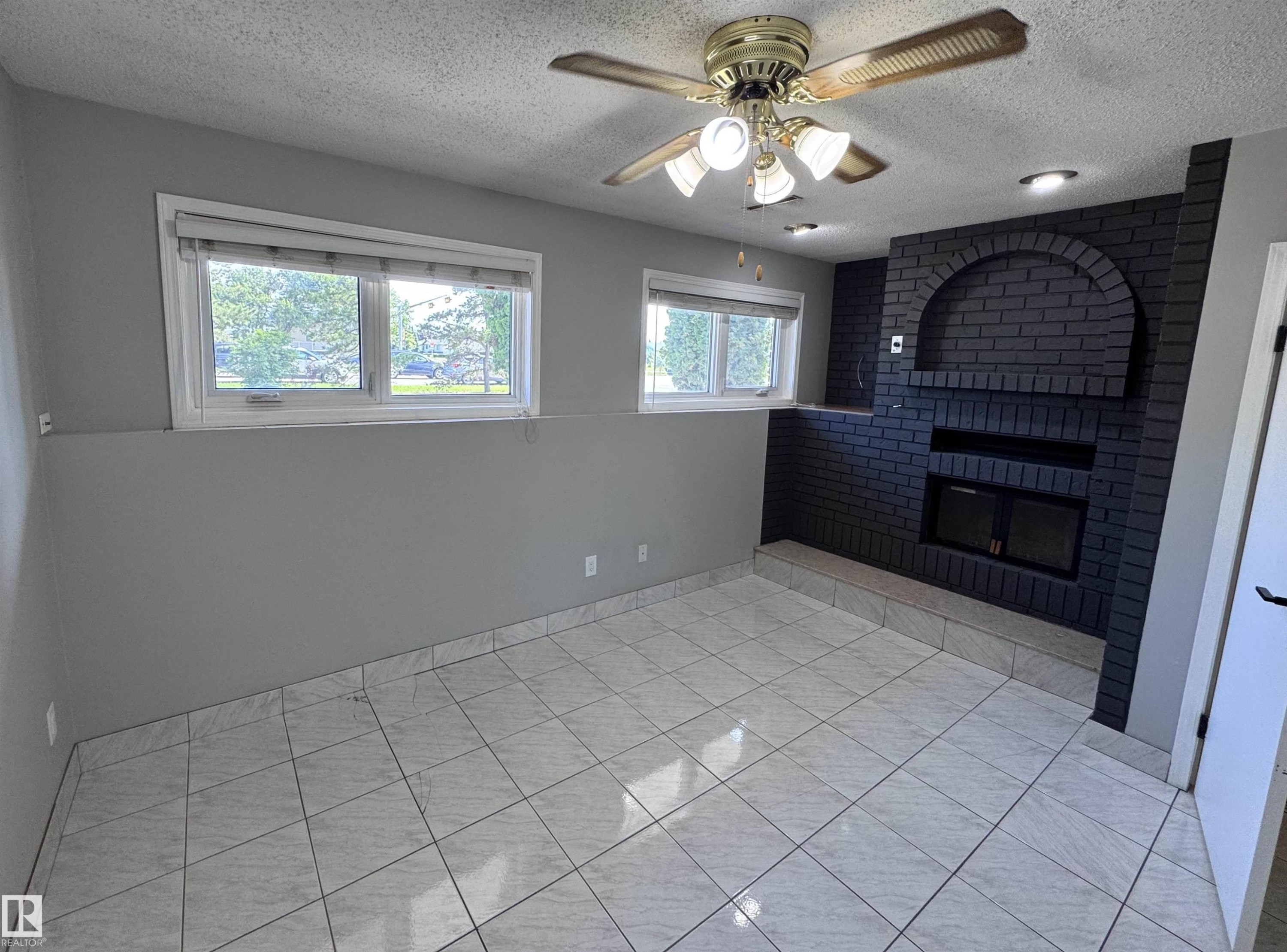 7312 137 Avenue Nw, Edmonton, AB - Indoor Photo Showing Other Room
