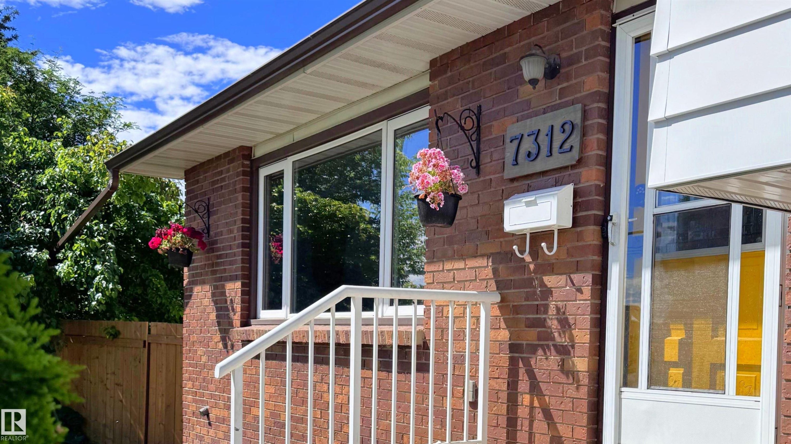 7312 137 Avenue Nw, Edmonton, AB - Outdoor With Exterior