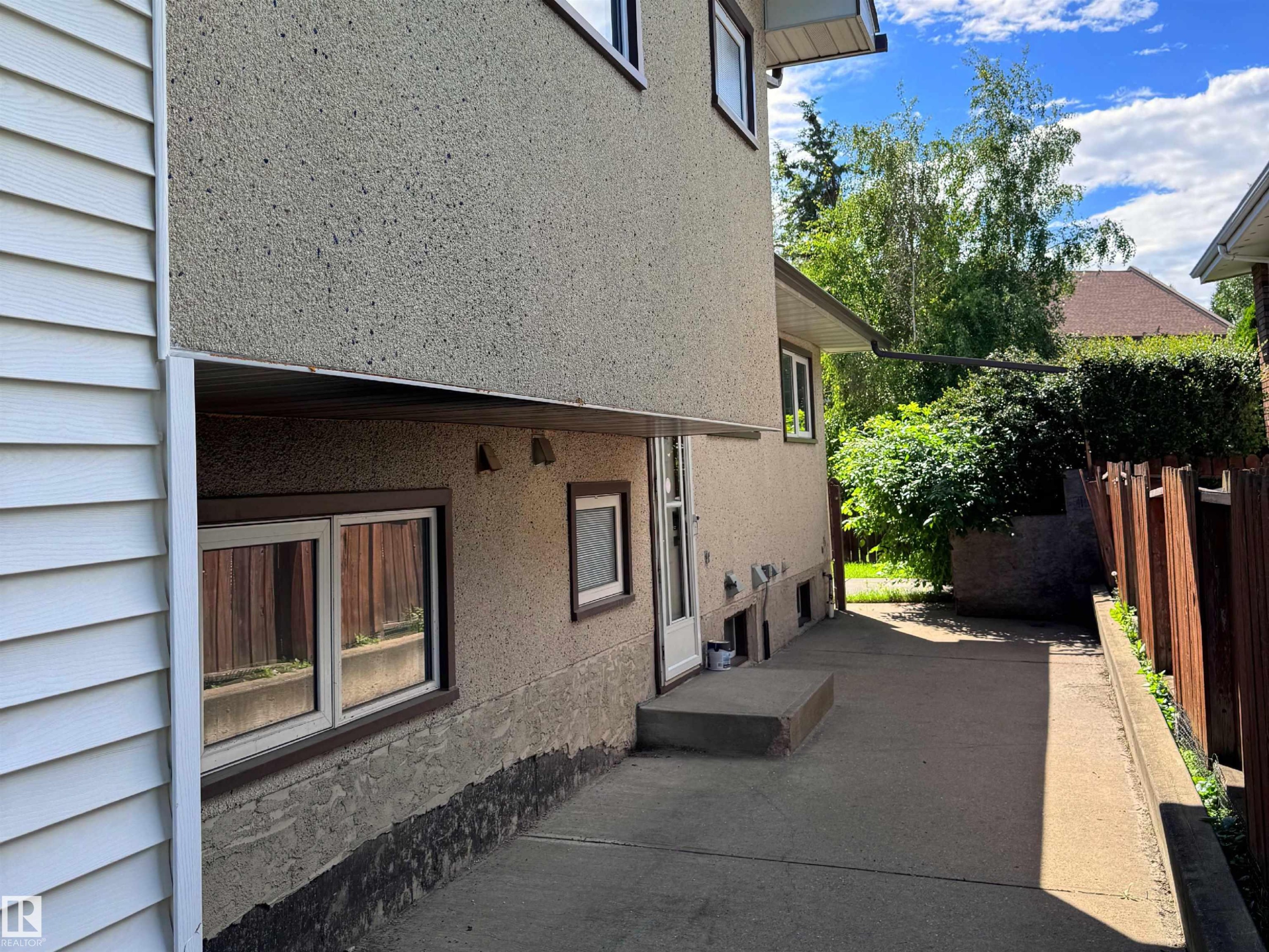 7312 137 Avenue Nw, Edmonton, AB - Outdoor With Exterior