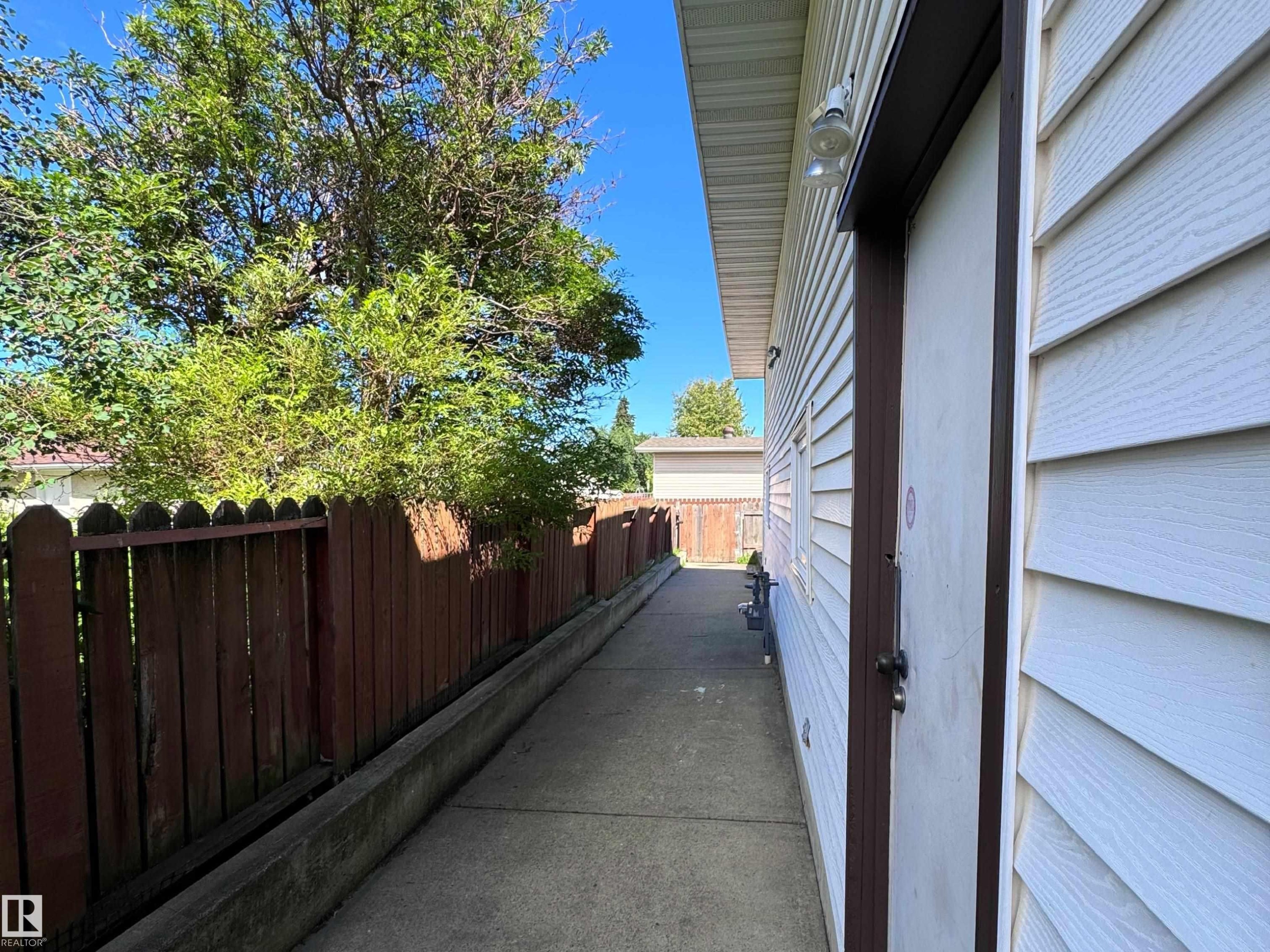 7312 137 Avenue Nw, Edmonton, AB - Outdoor With Exterior