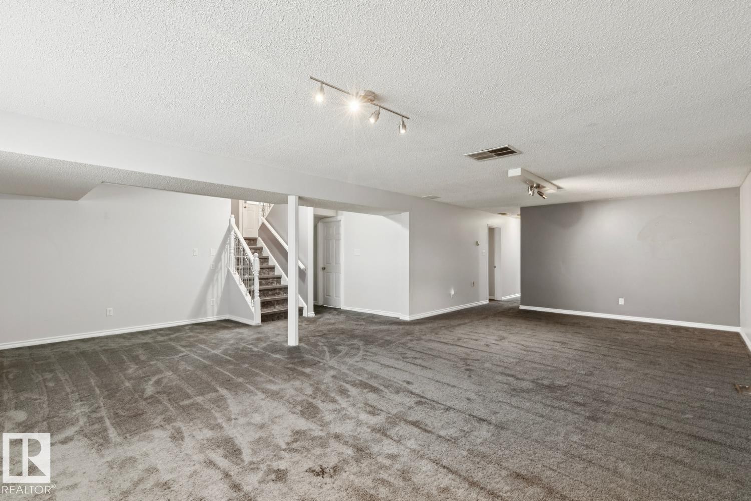 9312 151 Avenue Nw, Edmonton, AB