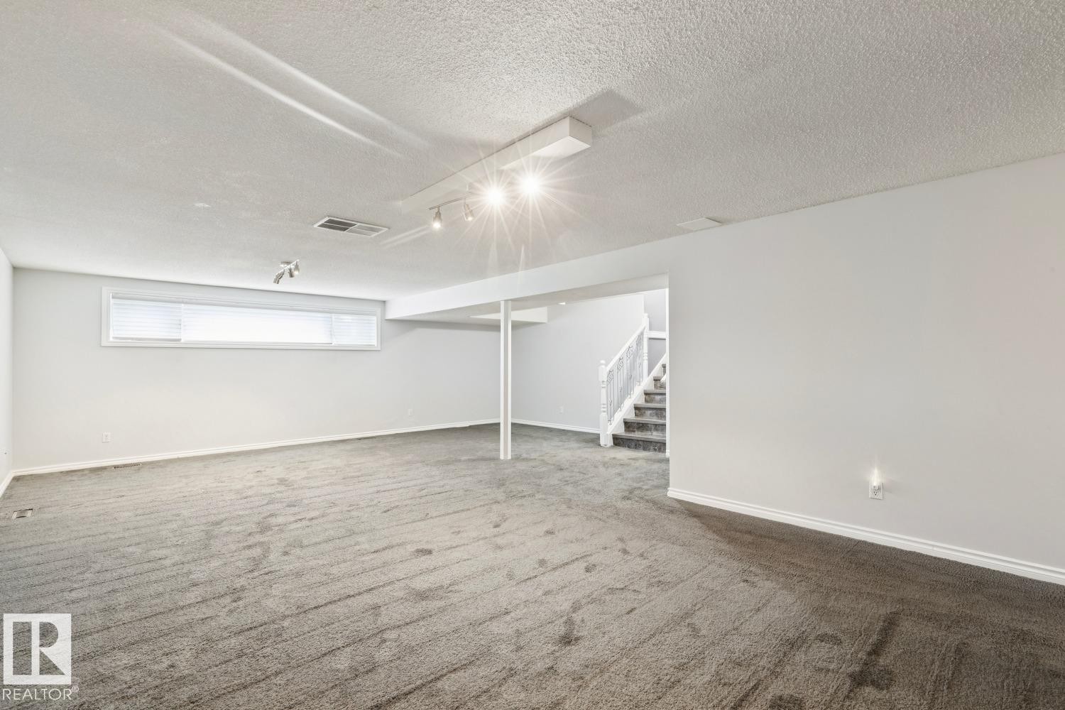 9312 151 Avenue Nw, Edmonton, AB