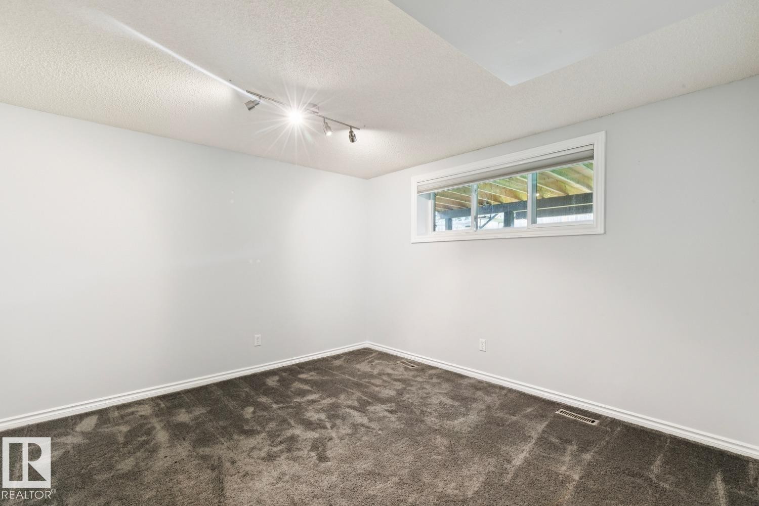 9312 151 Avenue Nw, Edmonton, AB