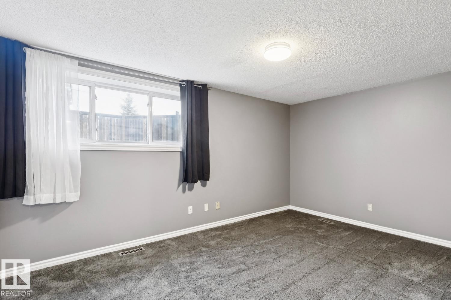 9312 151 Avenue Nw, Edmonton, AB